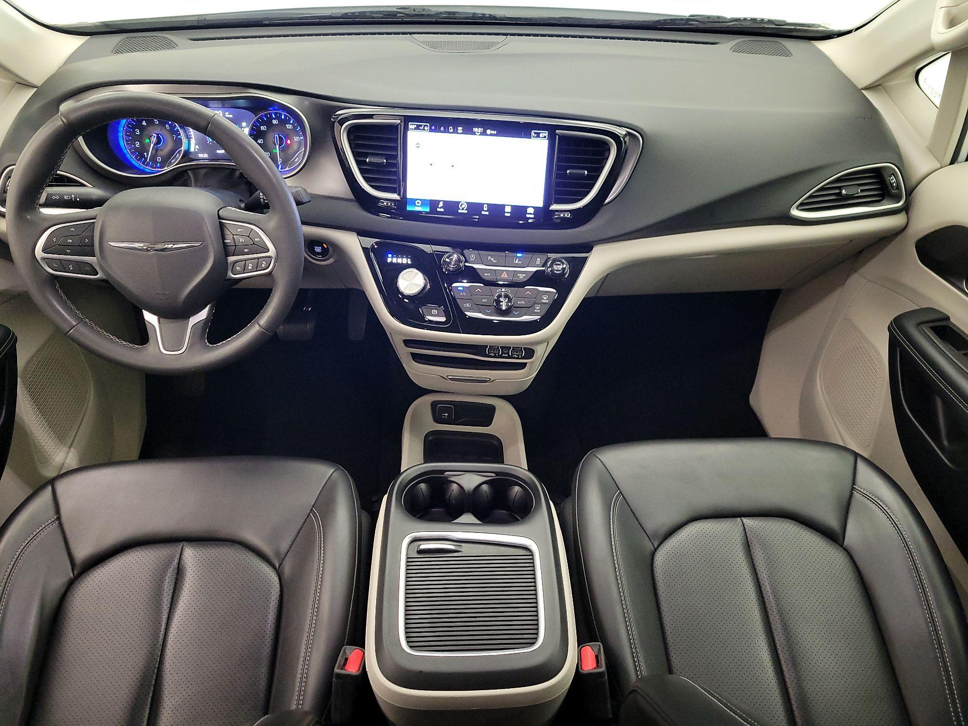 Thumbnail: 2023 Chrysler Pacifica - 9