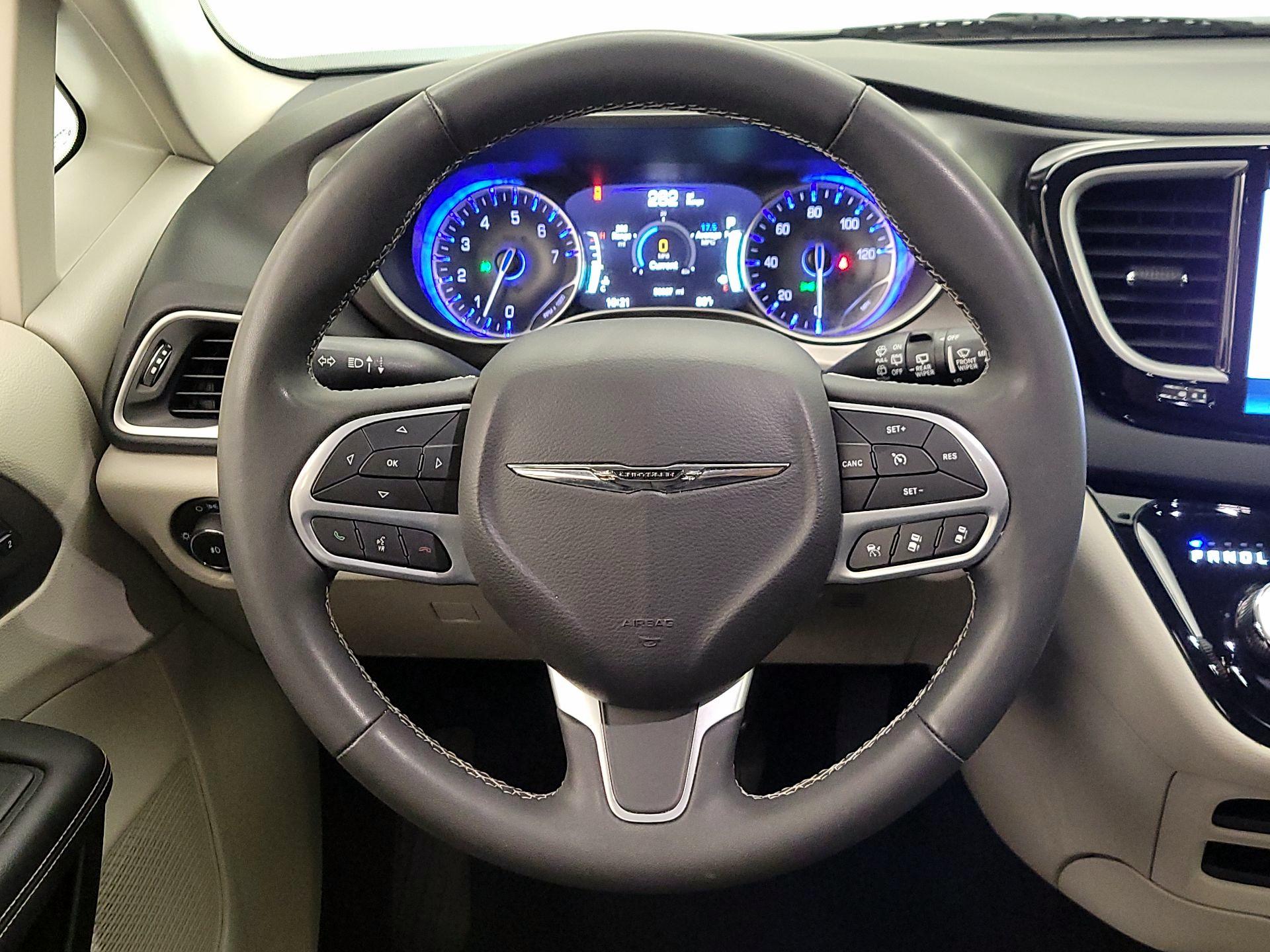 Thumbnail: 2023 Chrysler Pacifica - 10