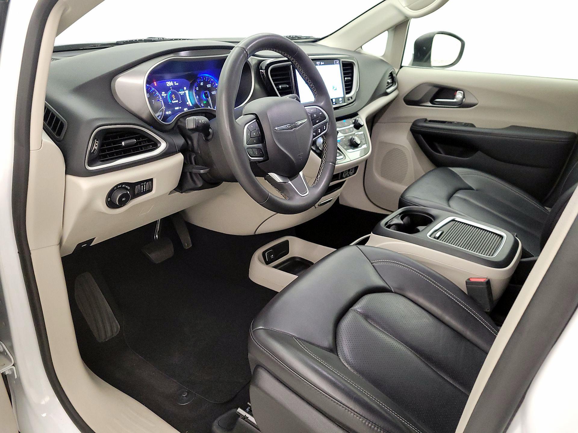 Thumbnail: 2023 Chrysler Pacifica - 11