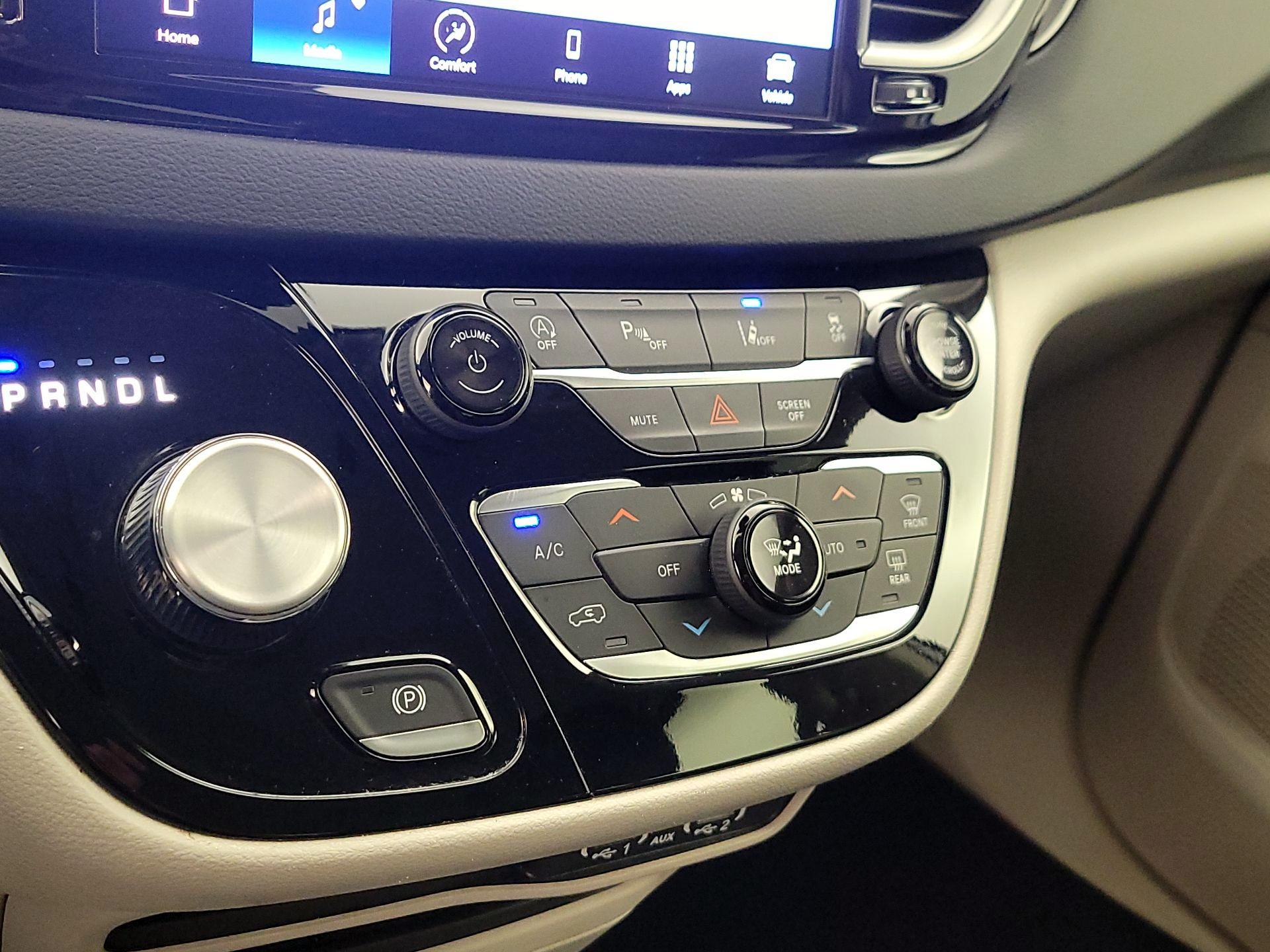 Thumbnail: 2023 Chrysler Pacifica - 16