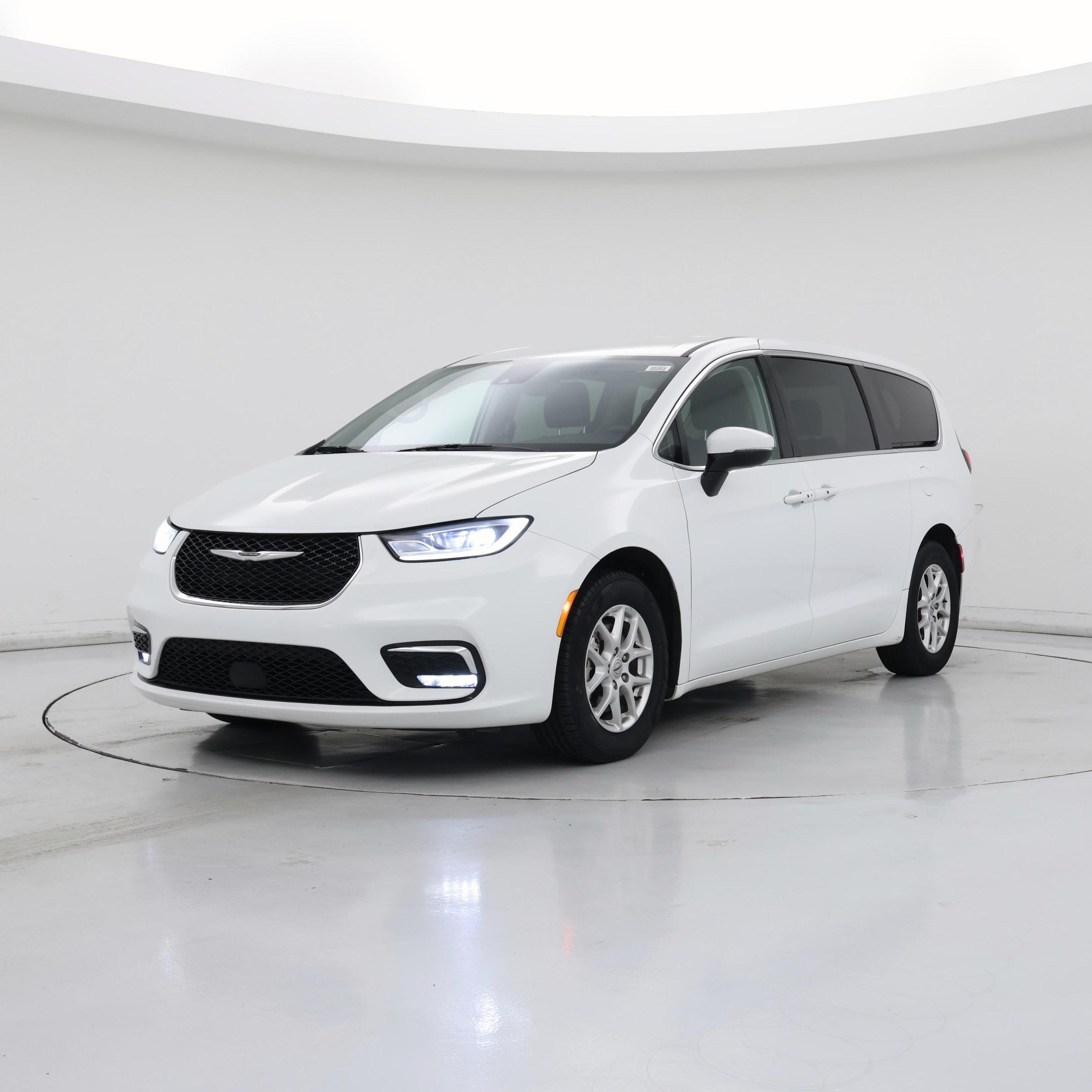 Thumbnail: 2023 Chrysler Pacifica - 4