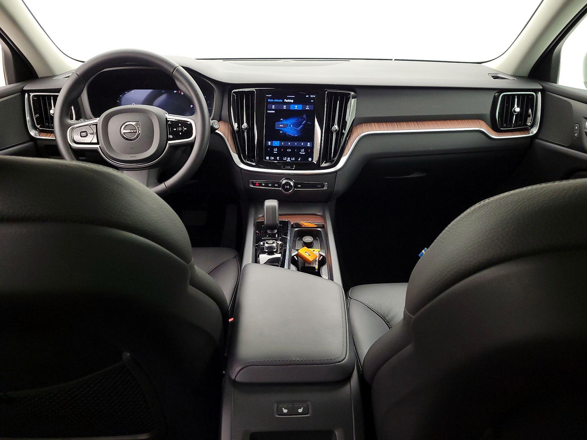 Thumbnail: 2025 Volvo S60 - 9