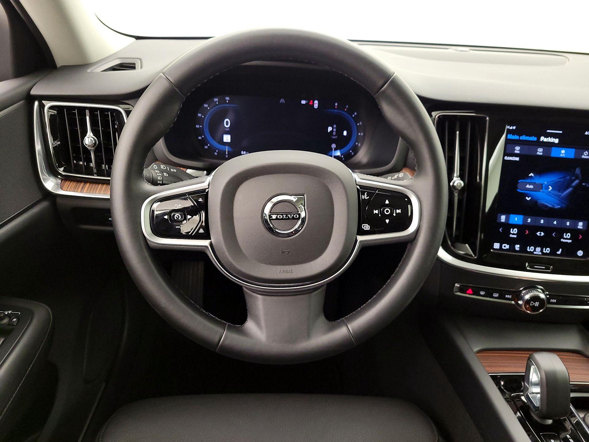 Thumbnail: 2025 Volvo S60 - 10