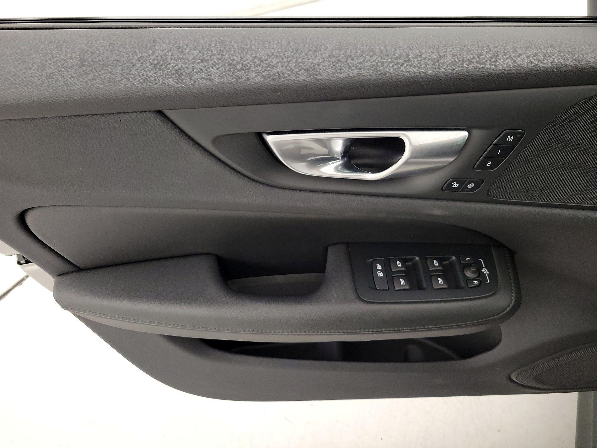 Thumbnail: 2025 Volvo S60 - 12