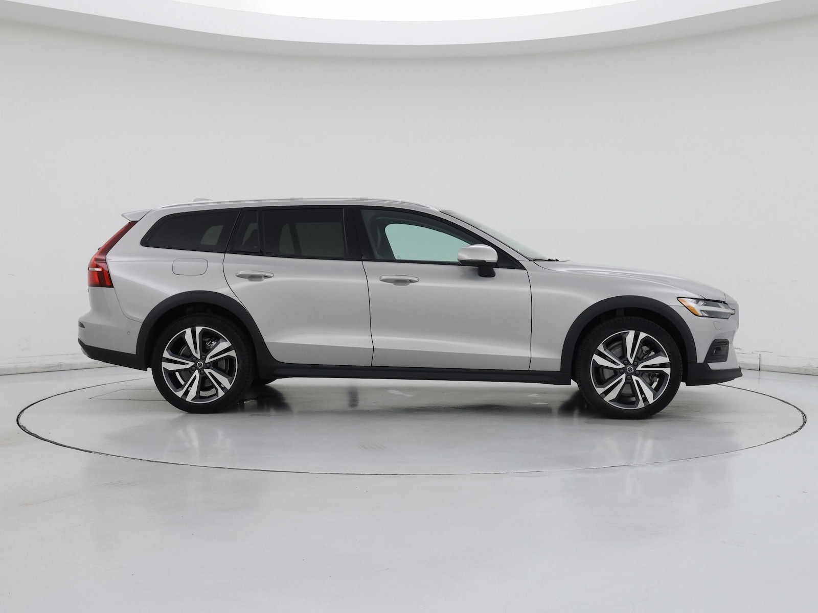 2025 Volvo V60 Cross Country Plus - Photo 8