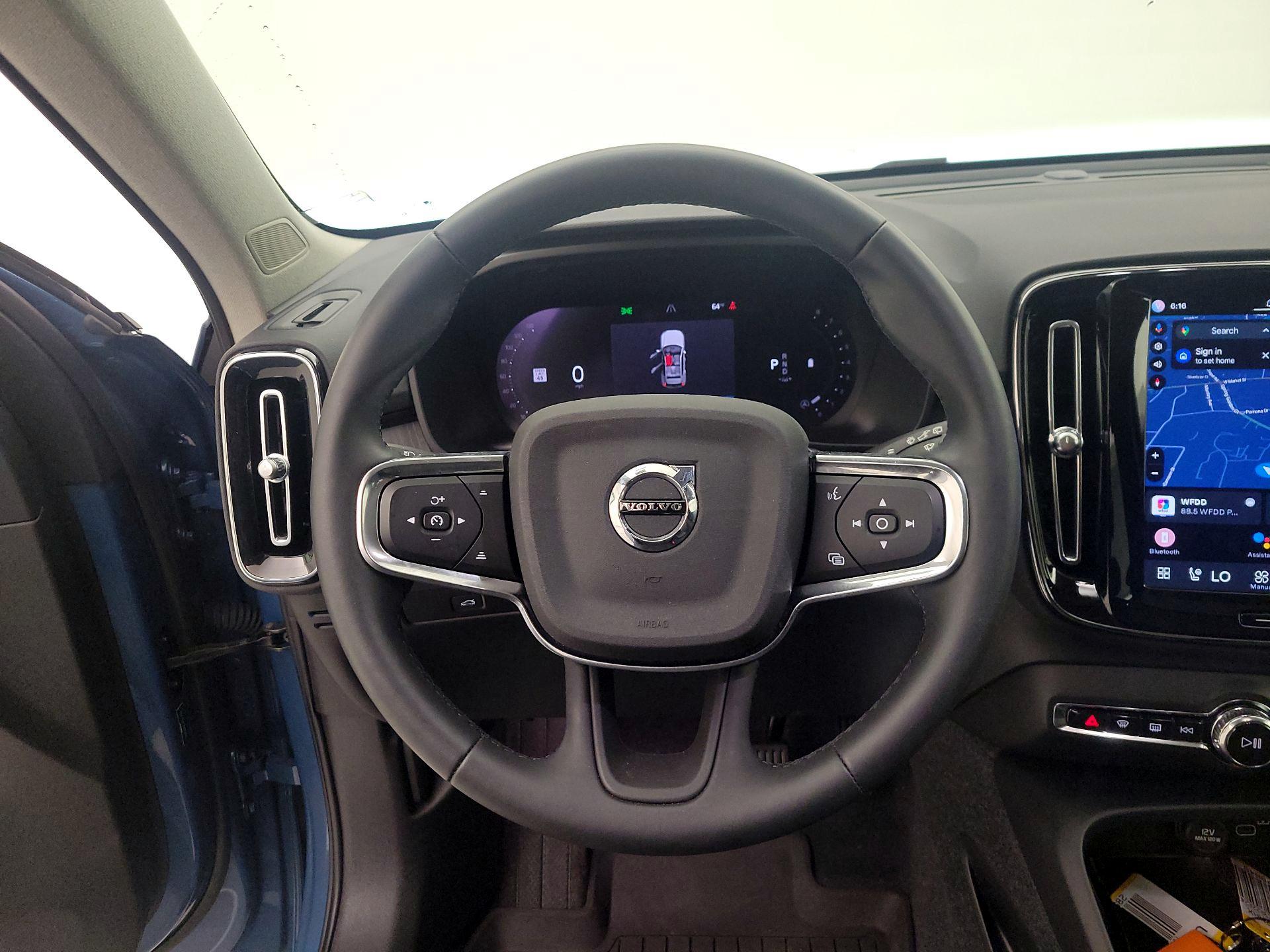 Thumbnail: 2024 Volvo XC40 - 10