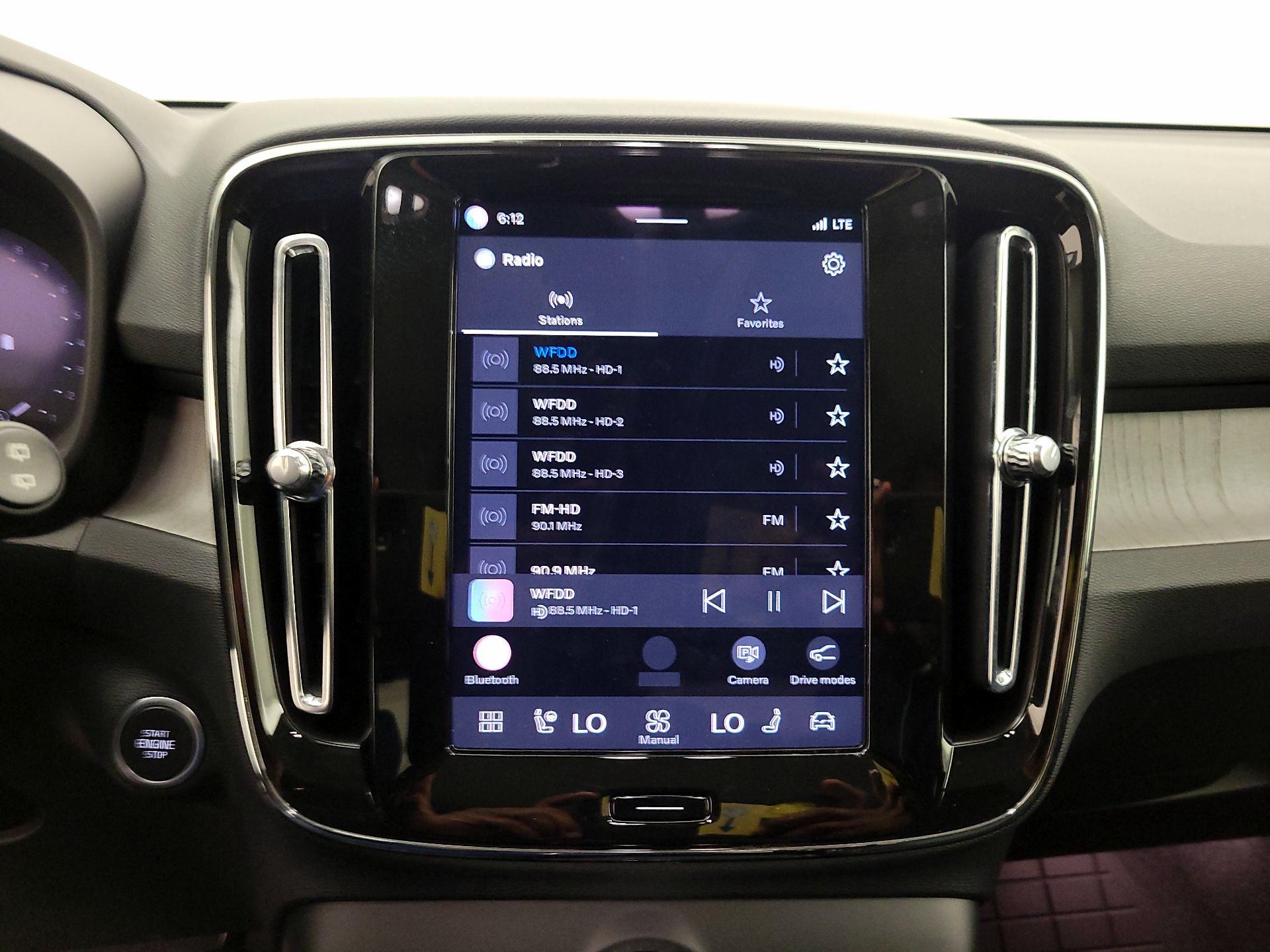 Thumbnail: 2024 Volvo XC40 - 16