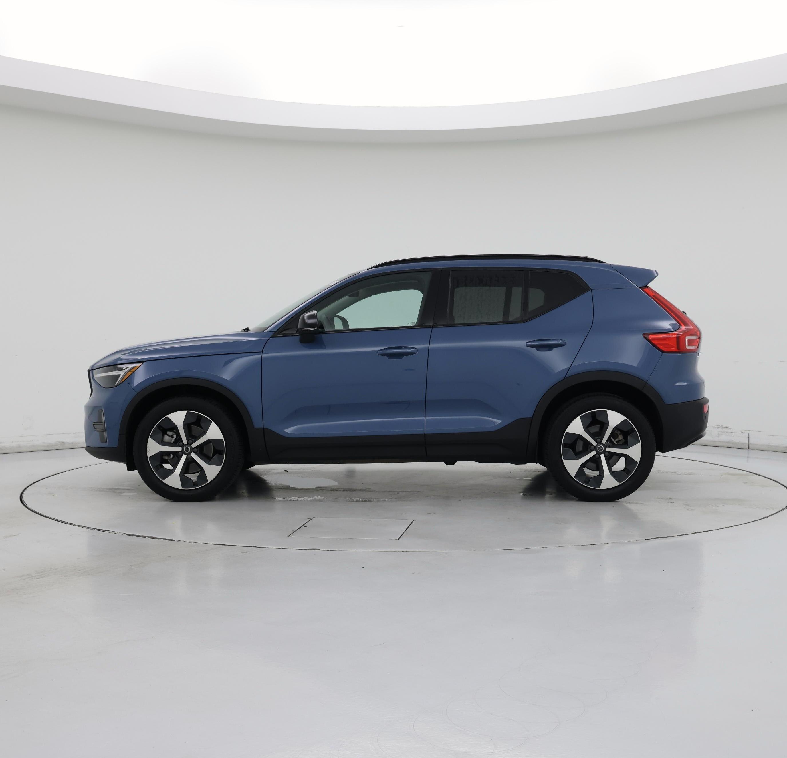 Thumbnail: 2024 Volvo XC40 - 3