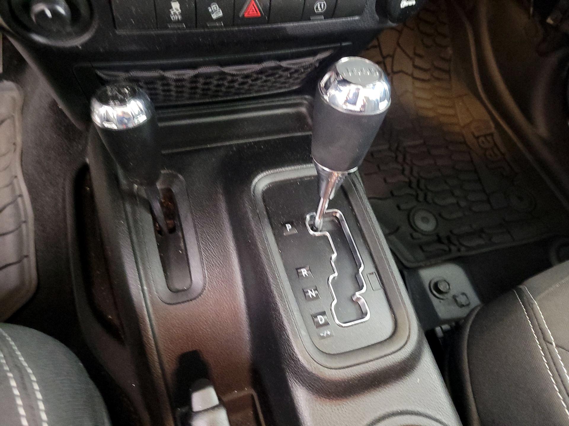 Thumbnail: 2017 Jeep Wrangler - 15