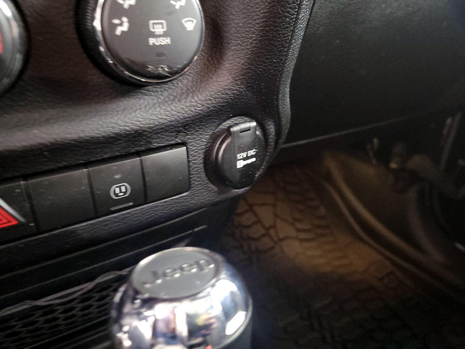 Thumbnail: 2017 Jeep Wrangler - 16
