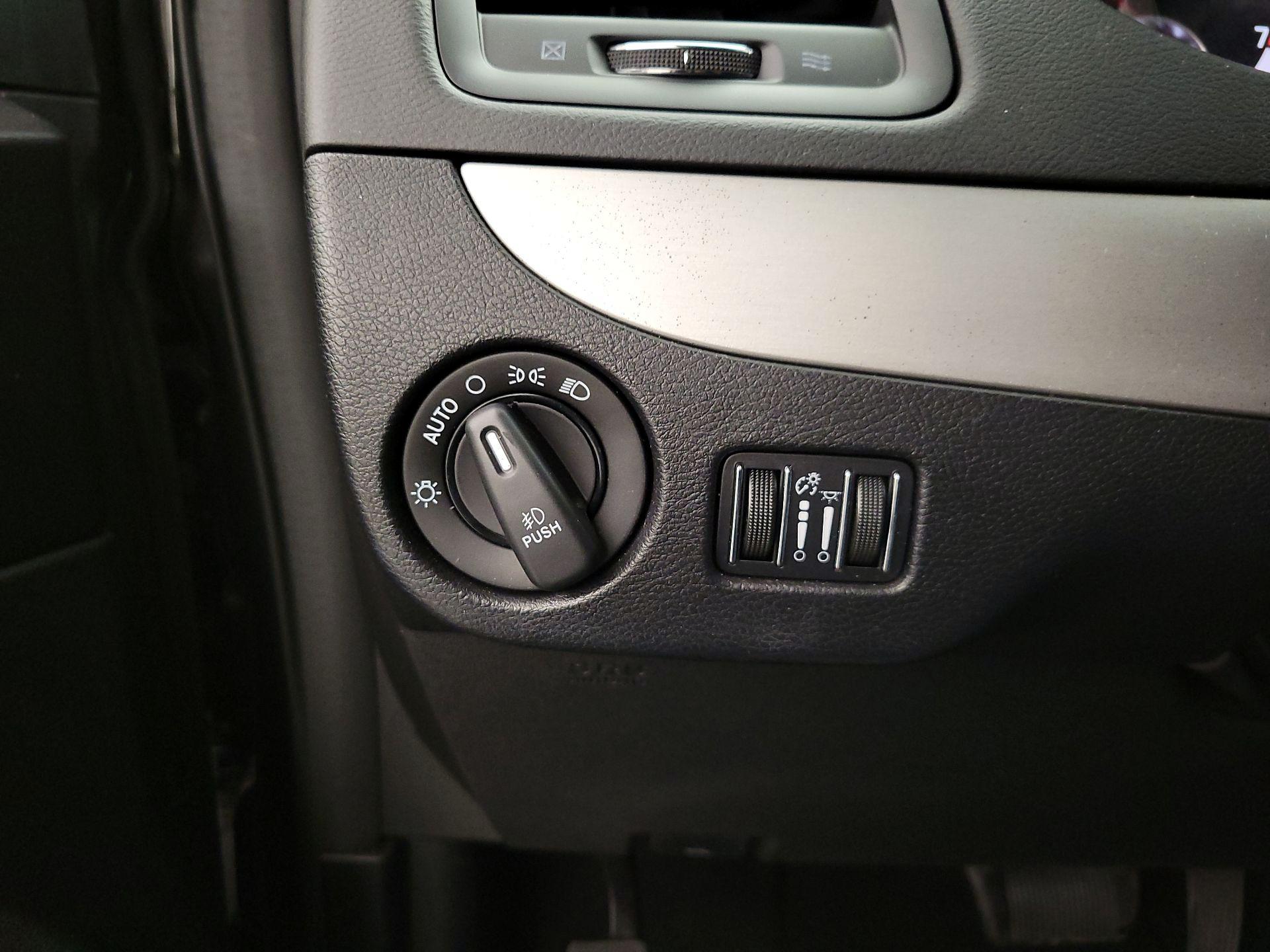 Thumbnail: 2016 Dodge Grand Caravan - 13