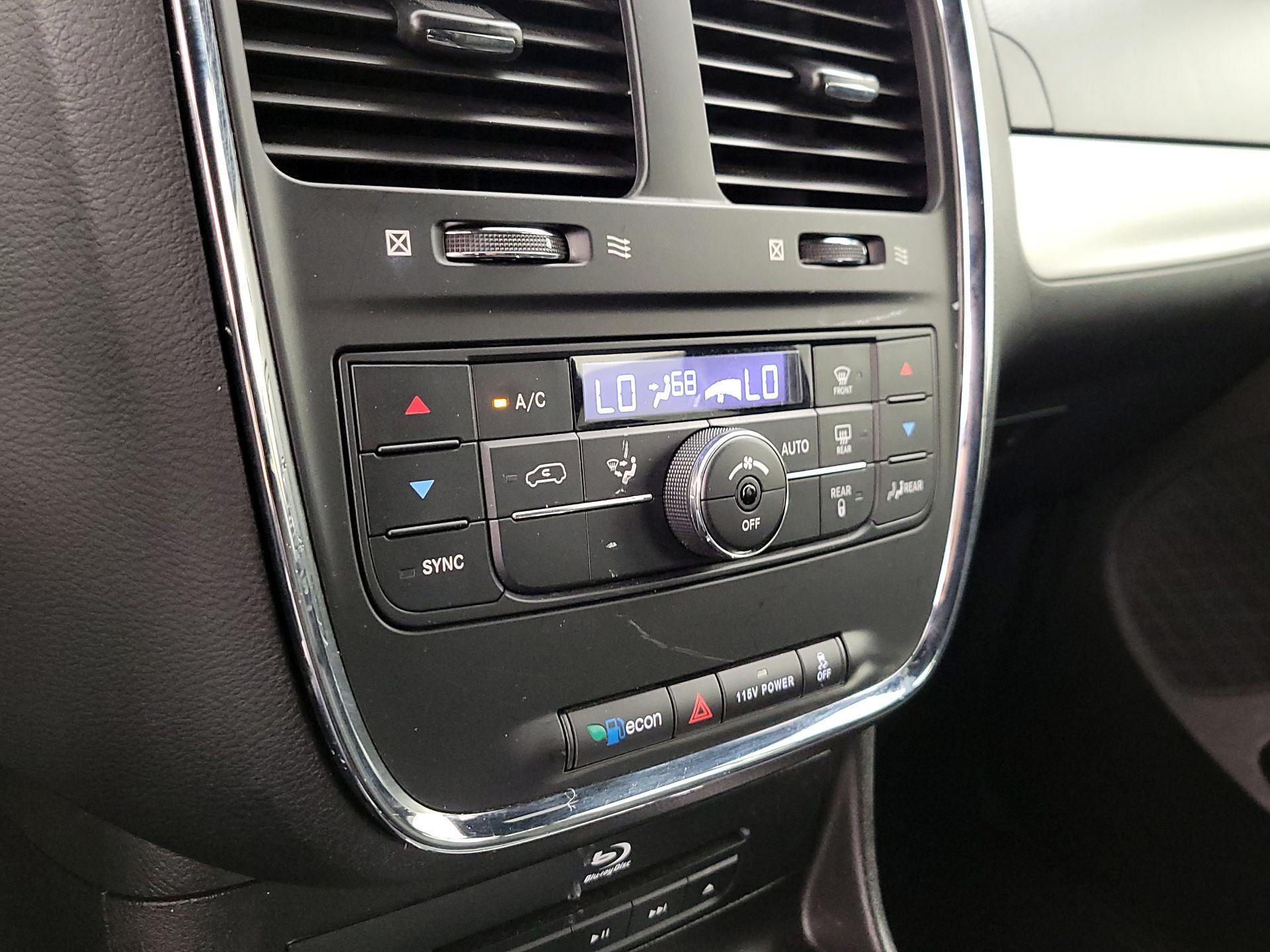 Thumbnail: 2016 Dodge Grand Caravan - 17