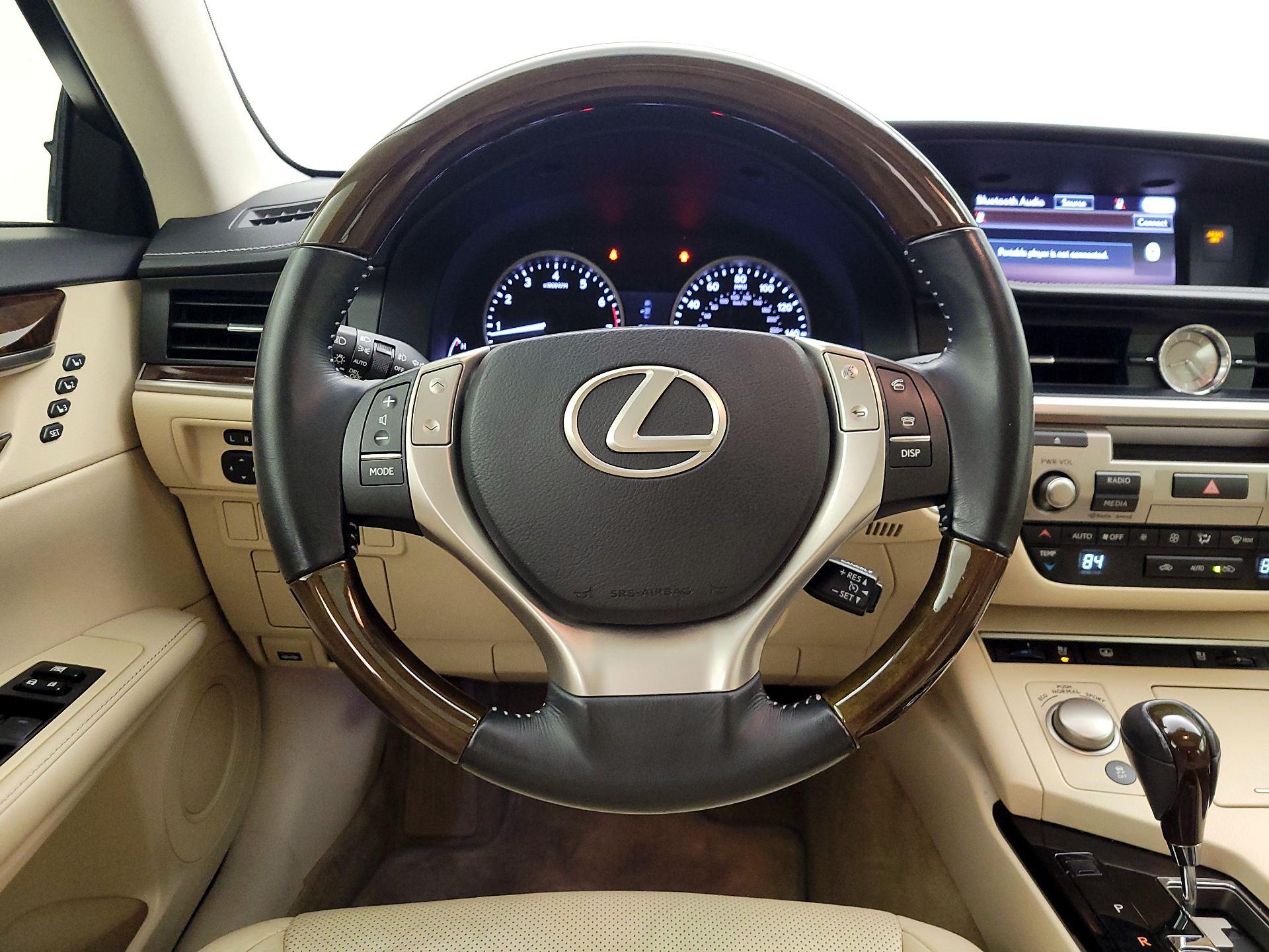 Thumbnail: 2015 Lexus ES - 10