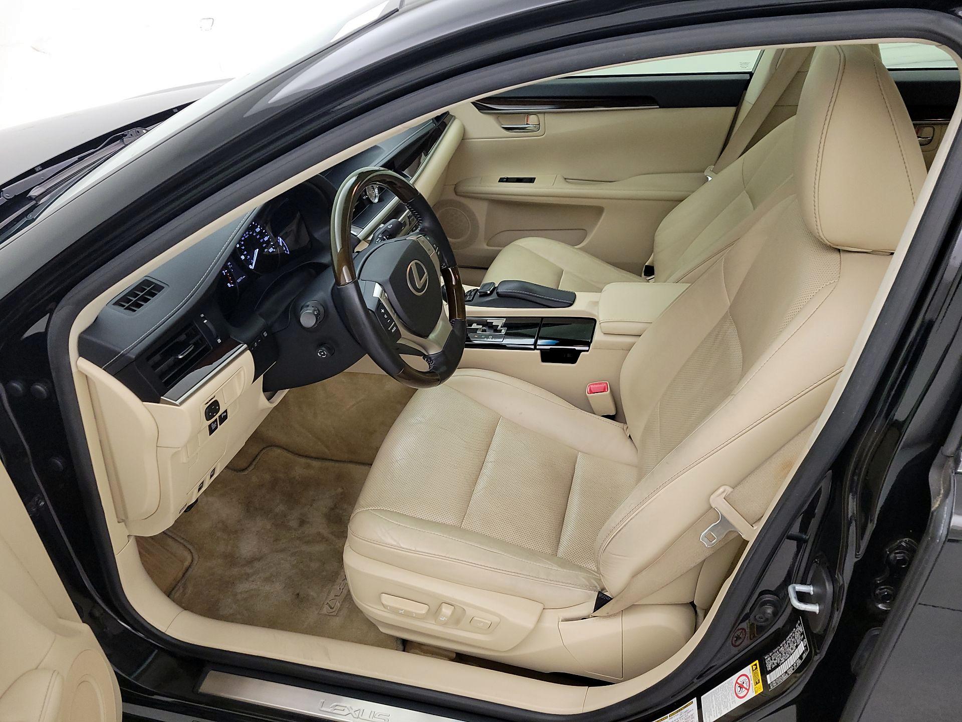 Thumbnail: 2015 Lexus ES - 11