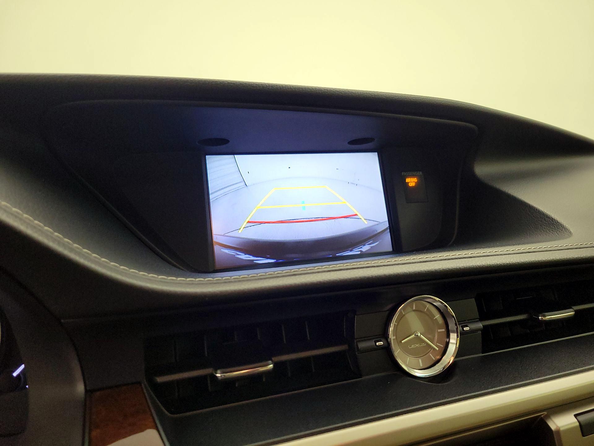 Thumbnail: 2015 Lexus ES - 14