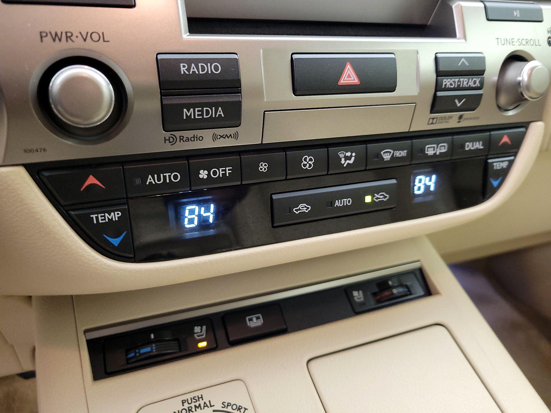 Thumbnail: 2015 Lexus ES - 16