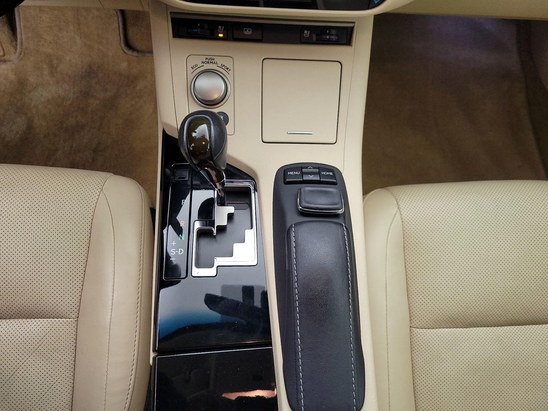 Thumbnail: 2015 Lexus ES - 17