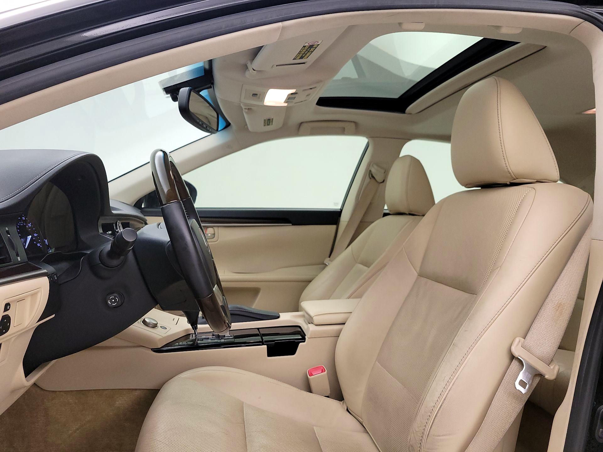 Thumbnail: 2015 Lexus ES - 19