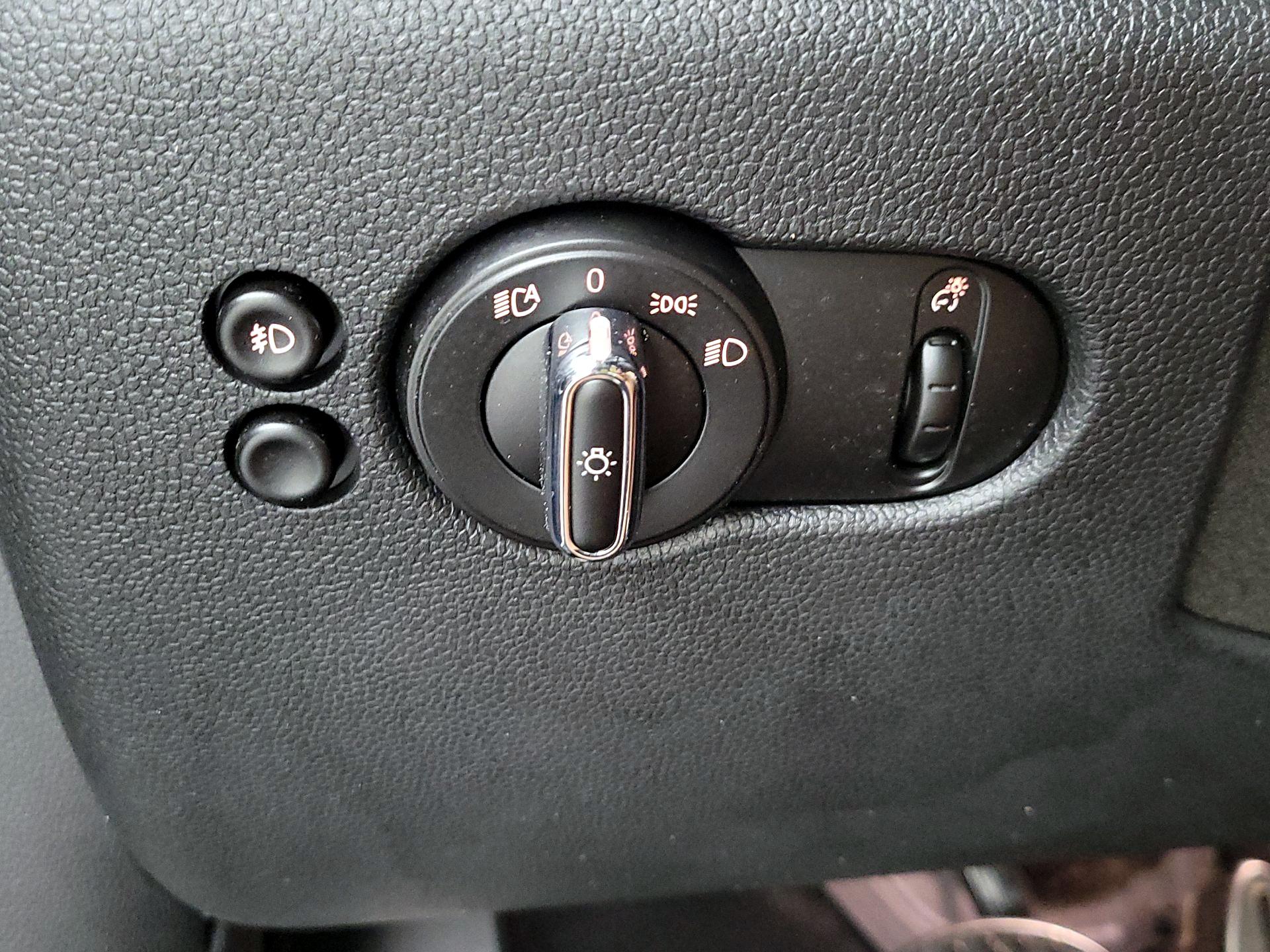 Thumbnail: 2016 MINI Cooper Hardtop - 13
