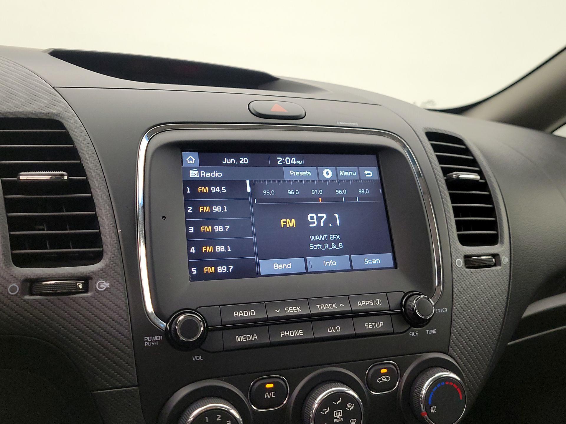 Thumbnail: 2017 Kia Forte - 15