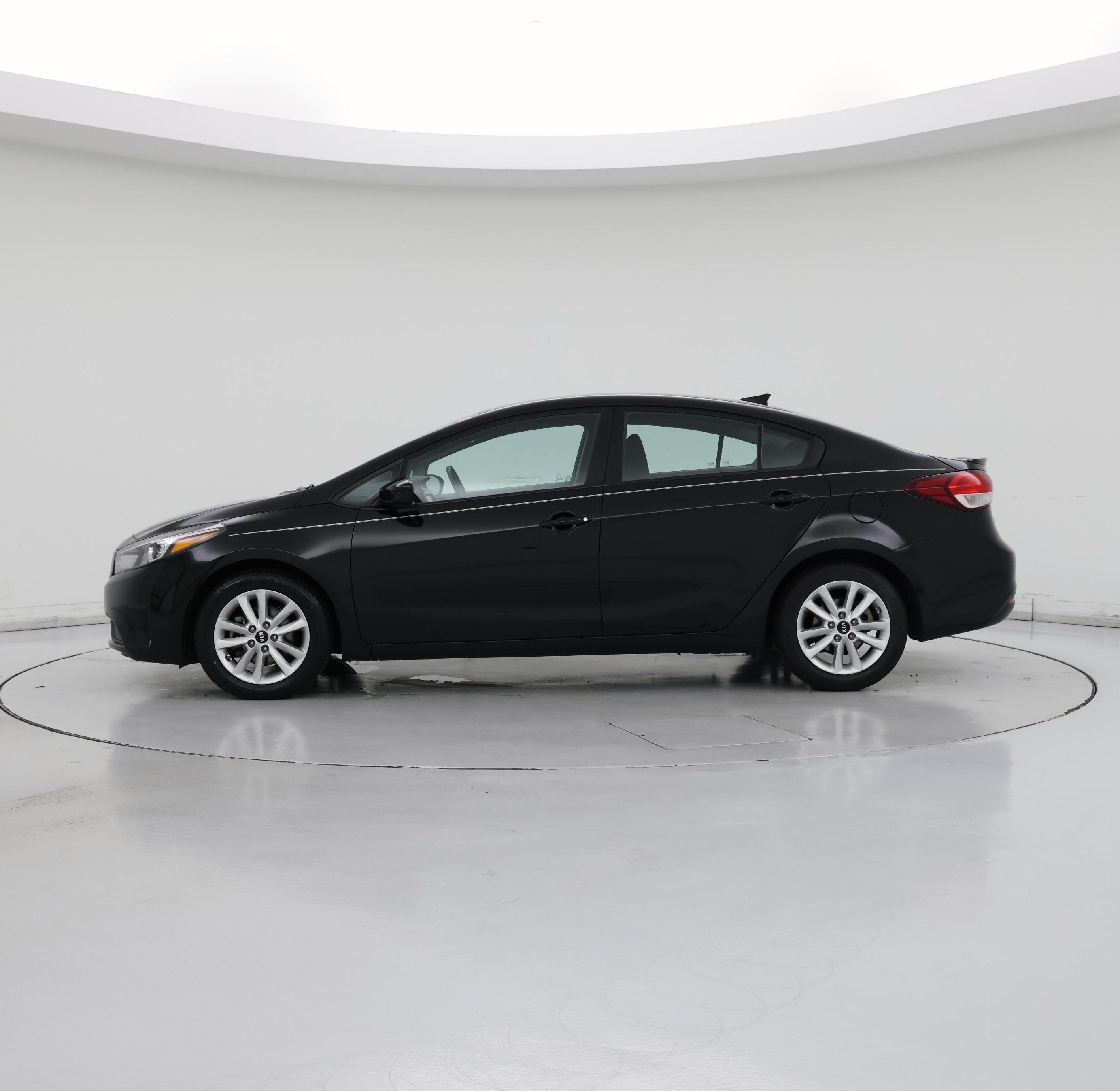 Thumbnail: 2017 Kia Forte - 3