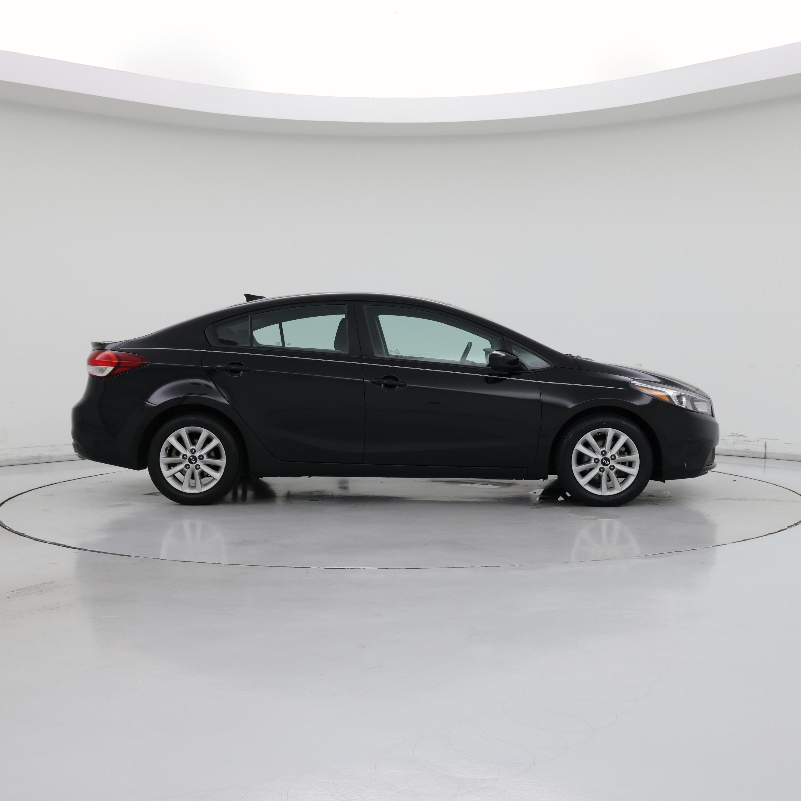 Thumbnail: 2017 Kia Forte - 7