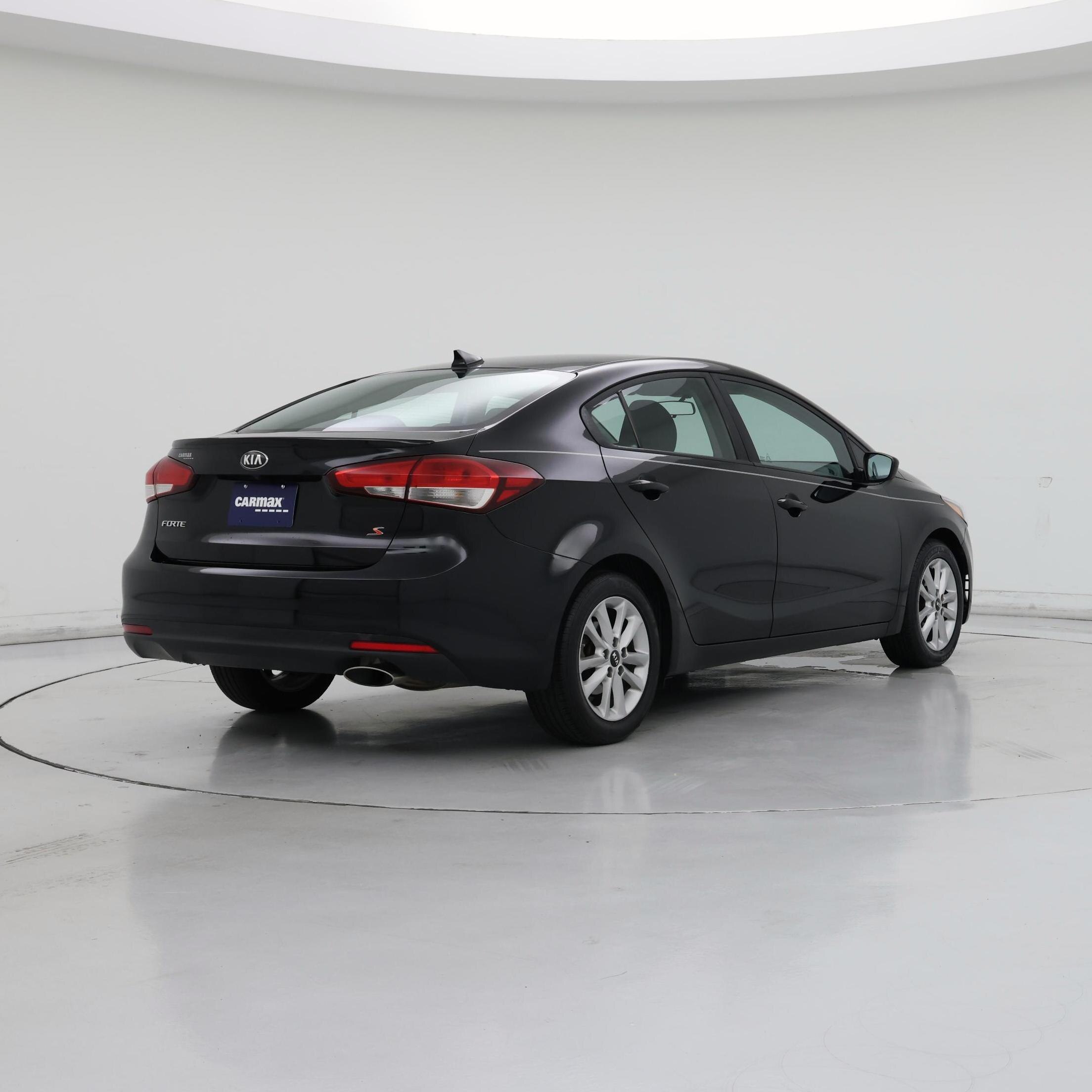 Thumbnail: 2017 Kia Forte - 8