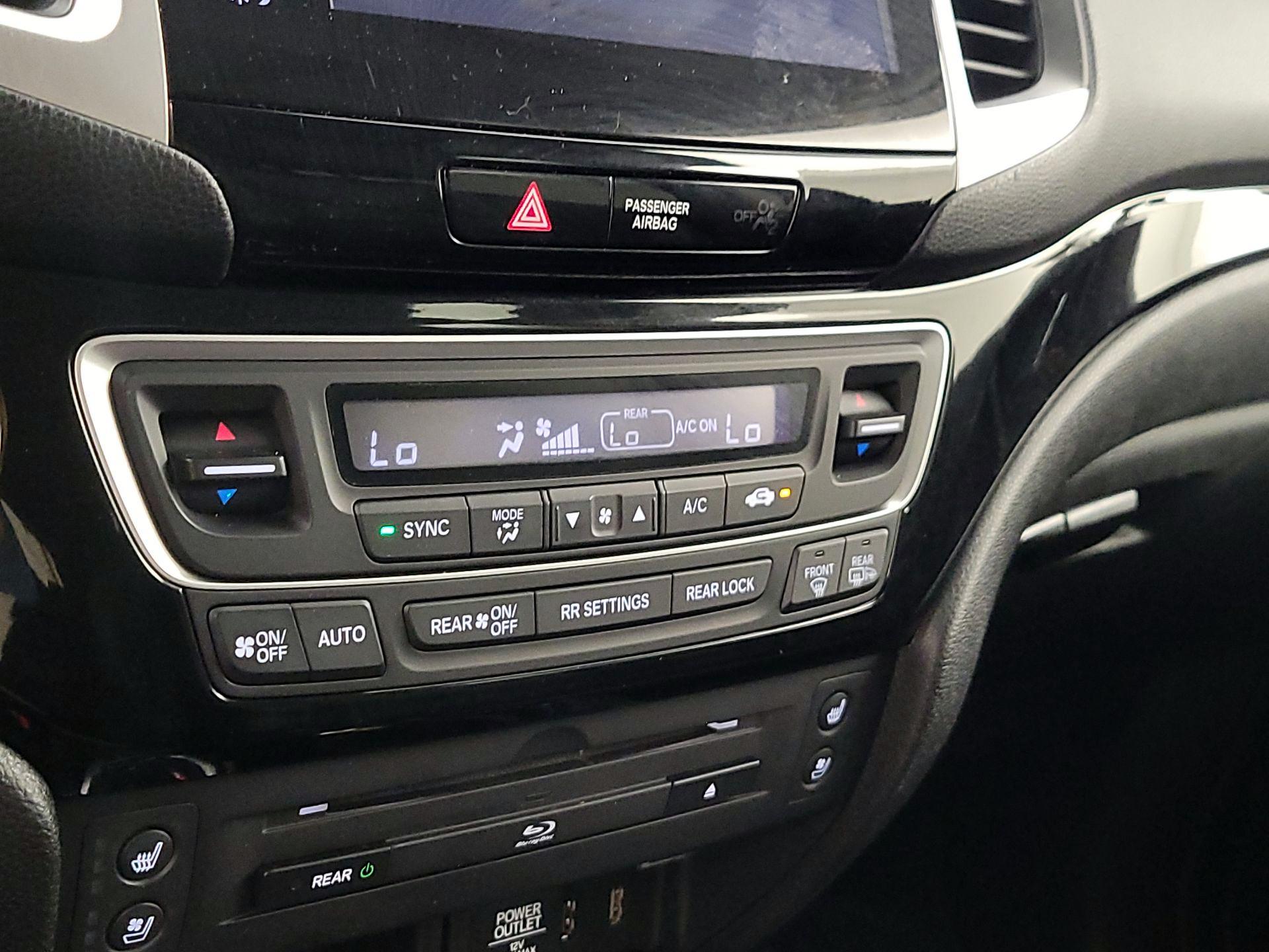 Thumbnail: 2017 Honda Pilot - 16