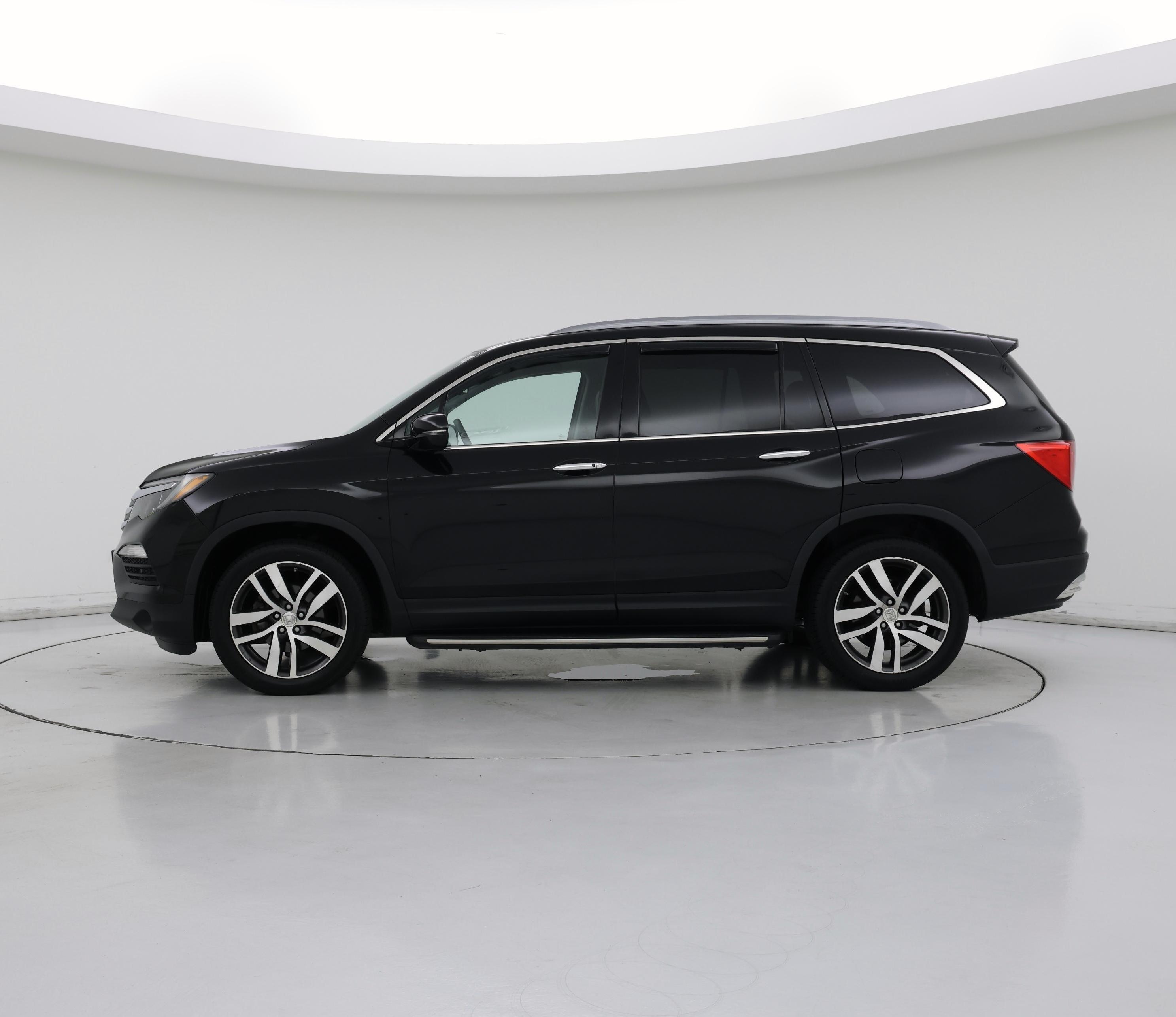 Thumbnail: 2017 Honda Pilot - 3