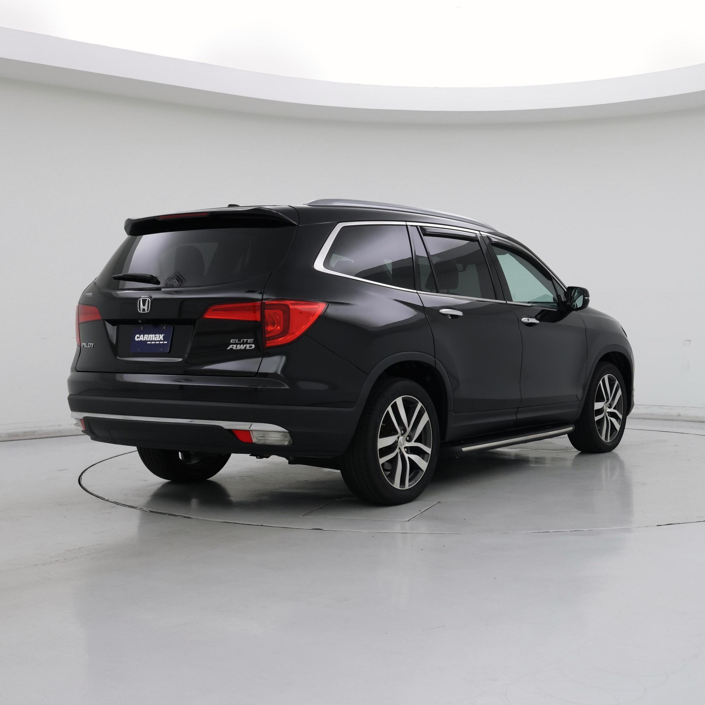Thumbnail: 2017 Honda Pilot - 8