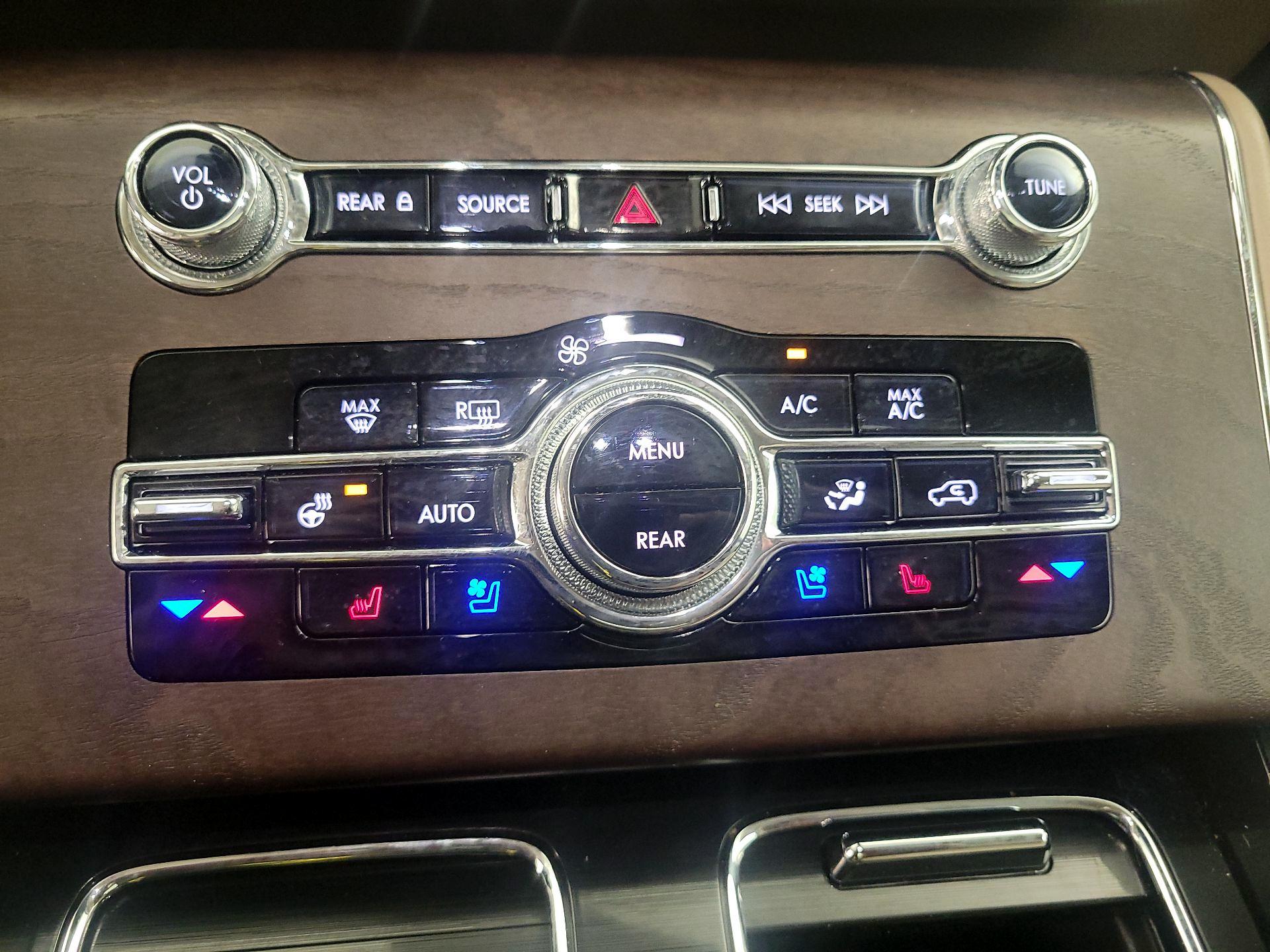Thumbnail: 2022 Lincoln Aviator - 16
