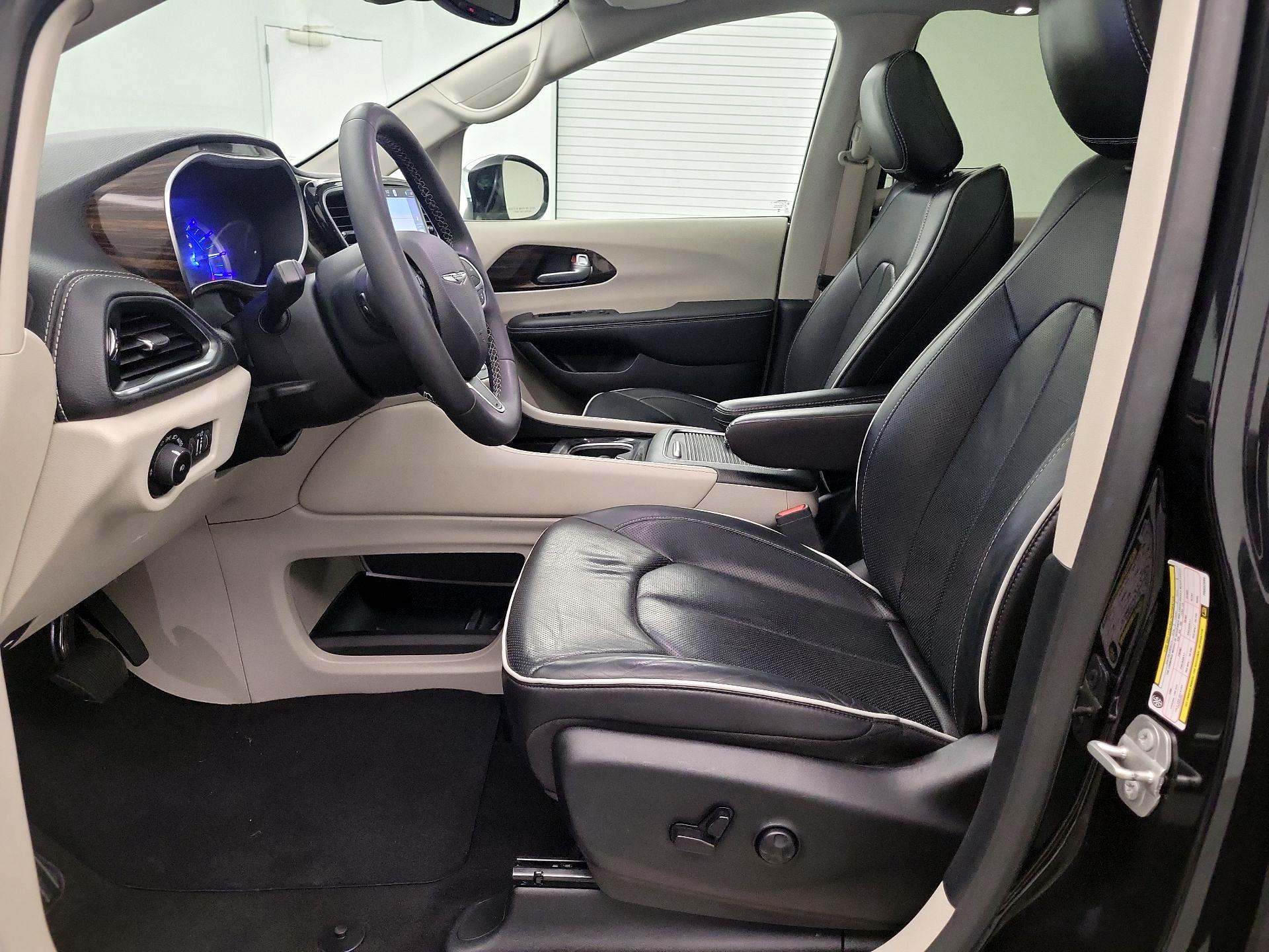 Thumbnail: 2023 Chrysler Pacifica - 11