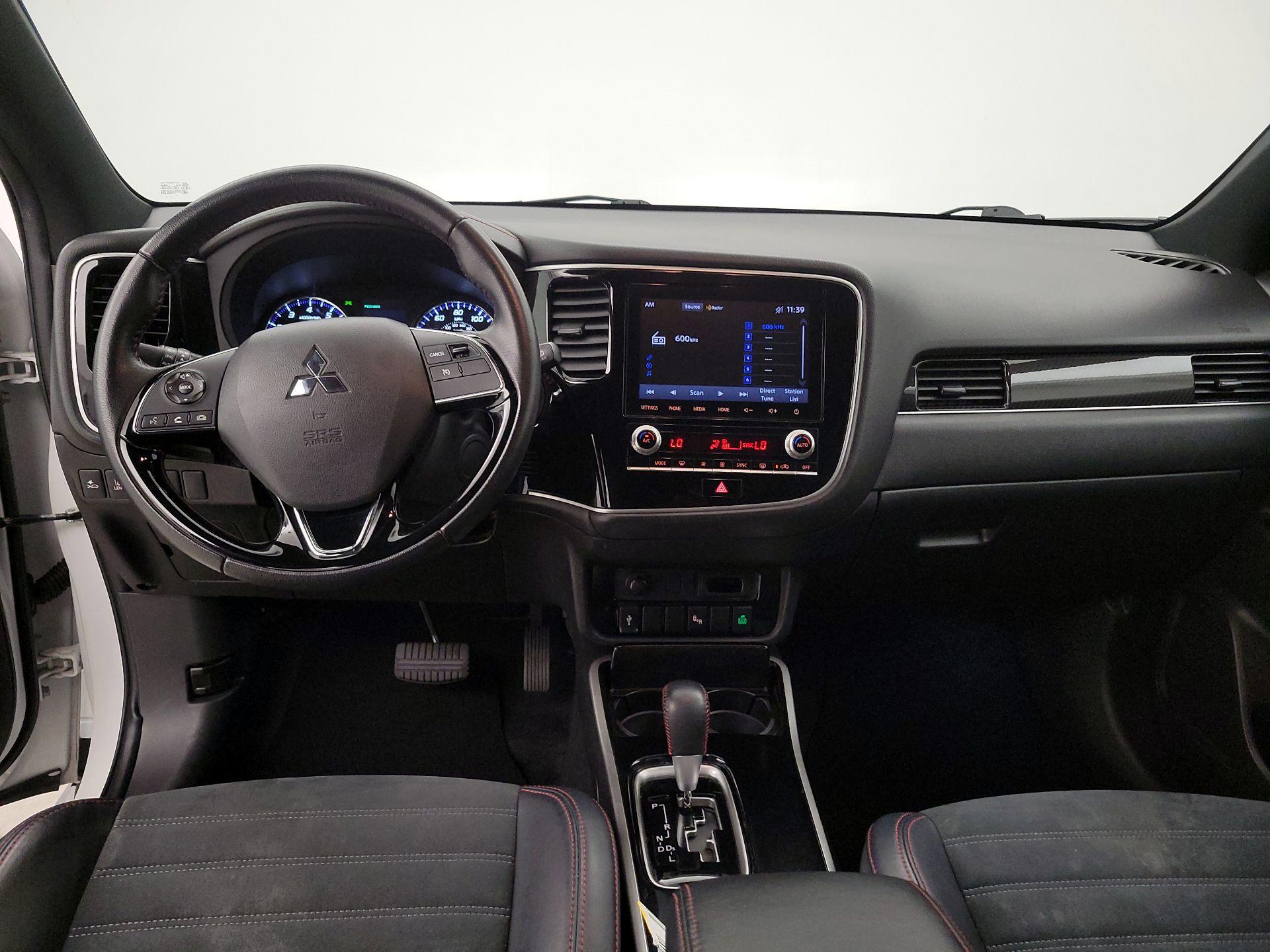 Thumbnail: 2020 Mitsubishi Outlander - 9