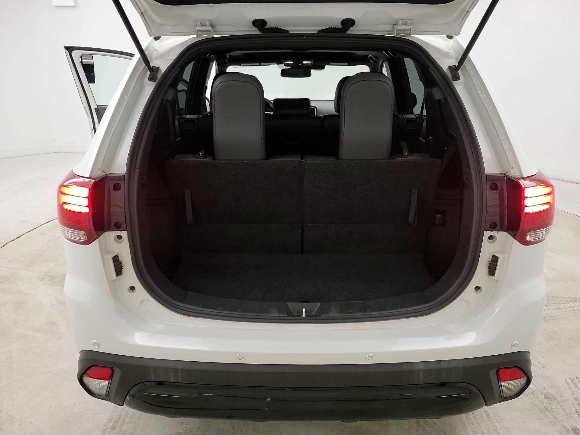 Thumbnail: 2020 Mitsubishi Outlander - 20