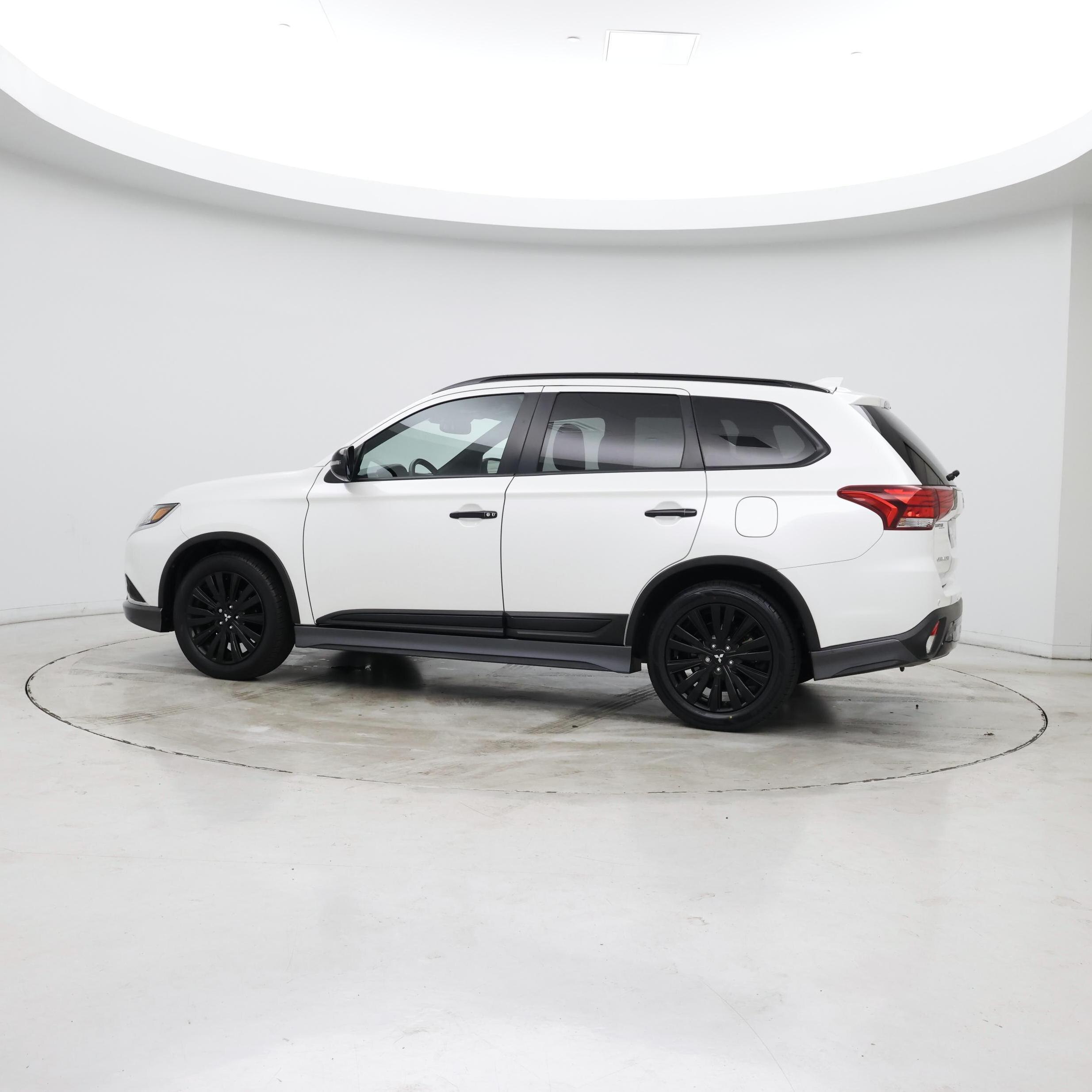 Thumbnail: 2020 Mitsubishi Outlander - 6