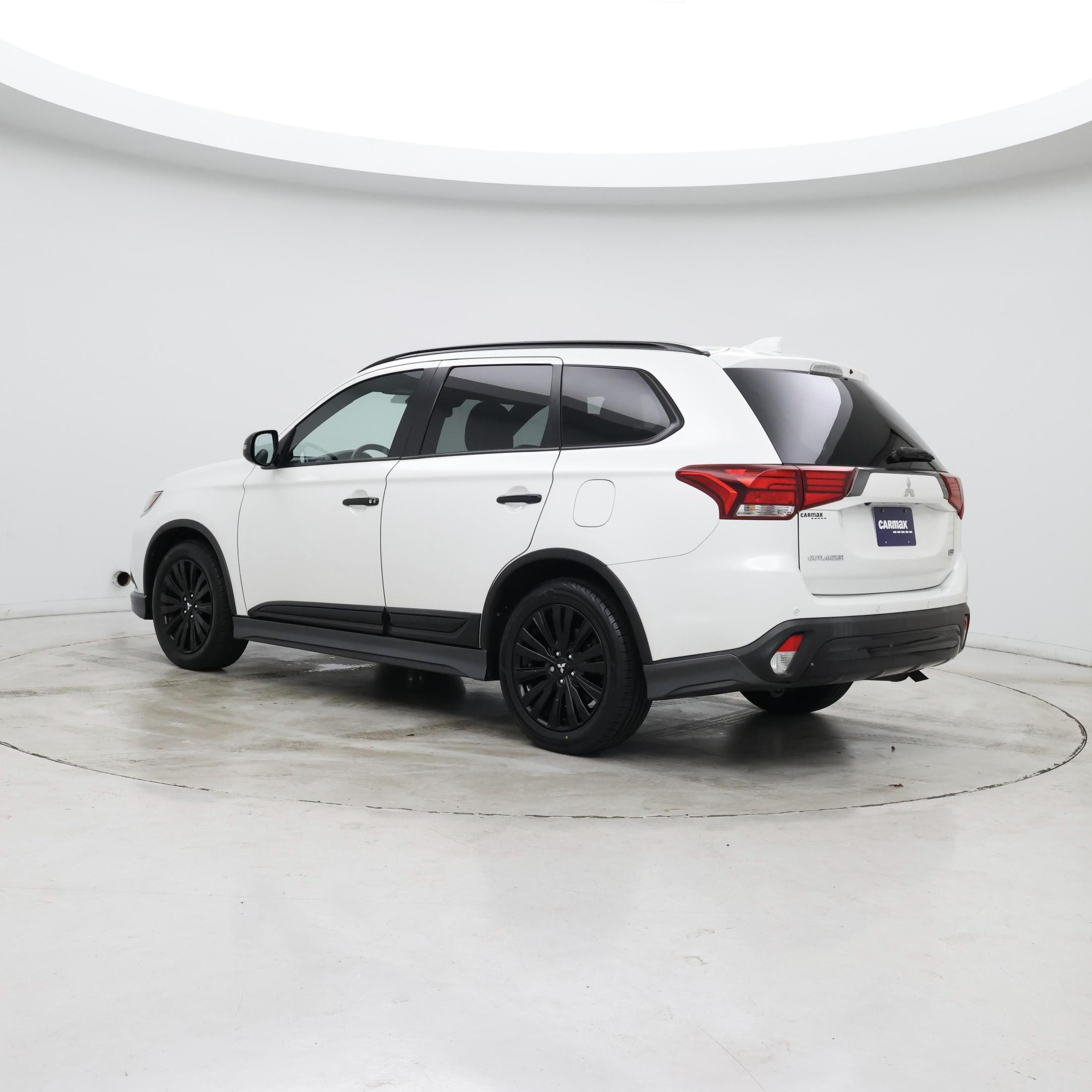Thumbnail: 2020 Mitsubishi Outlander - 8