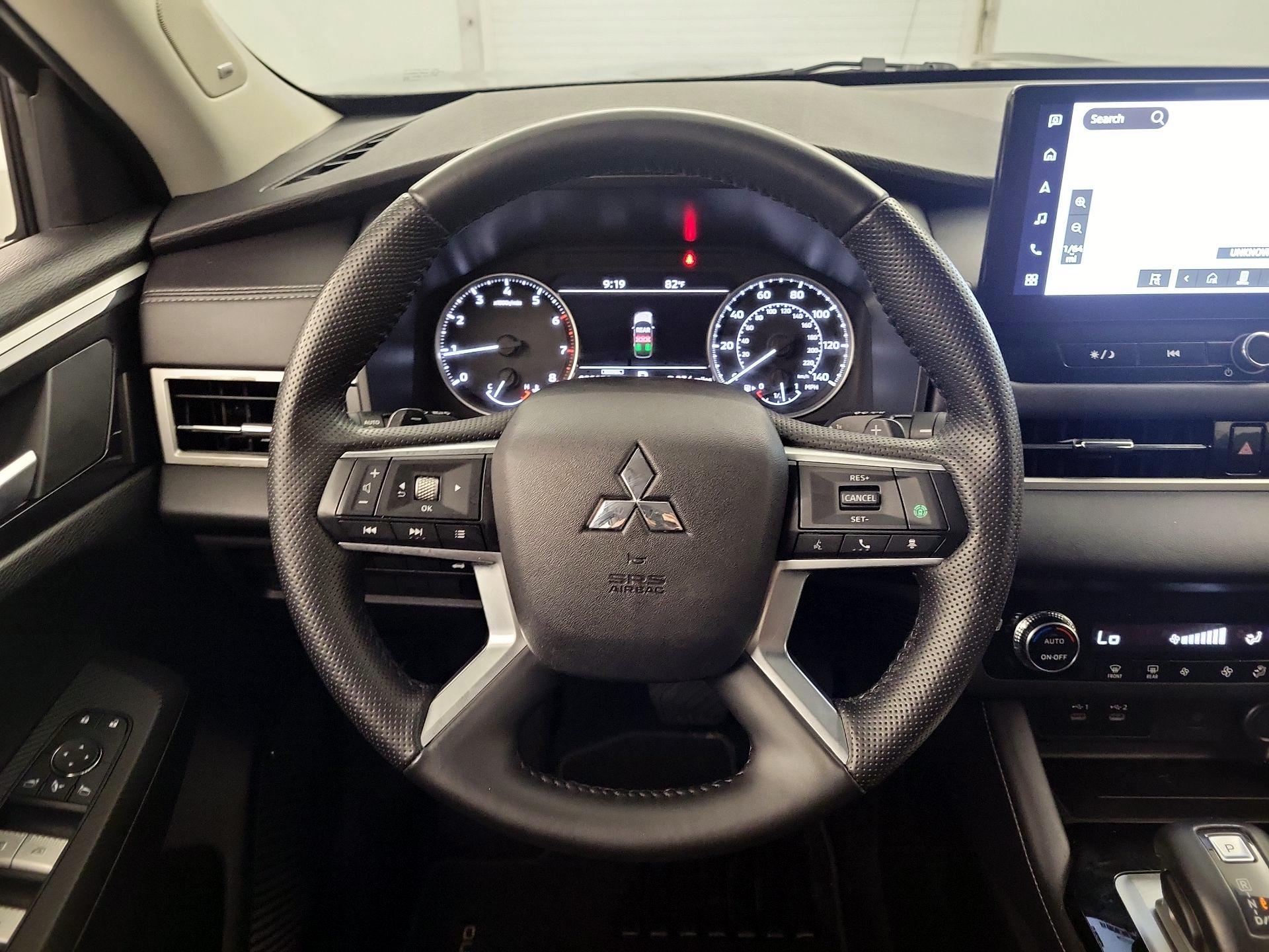 Thumbnail: 2025 Mitsubishi Outlander - 10