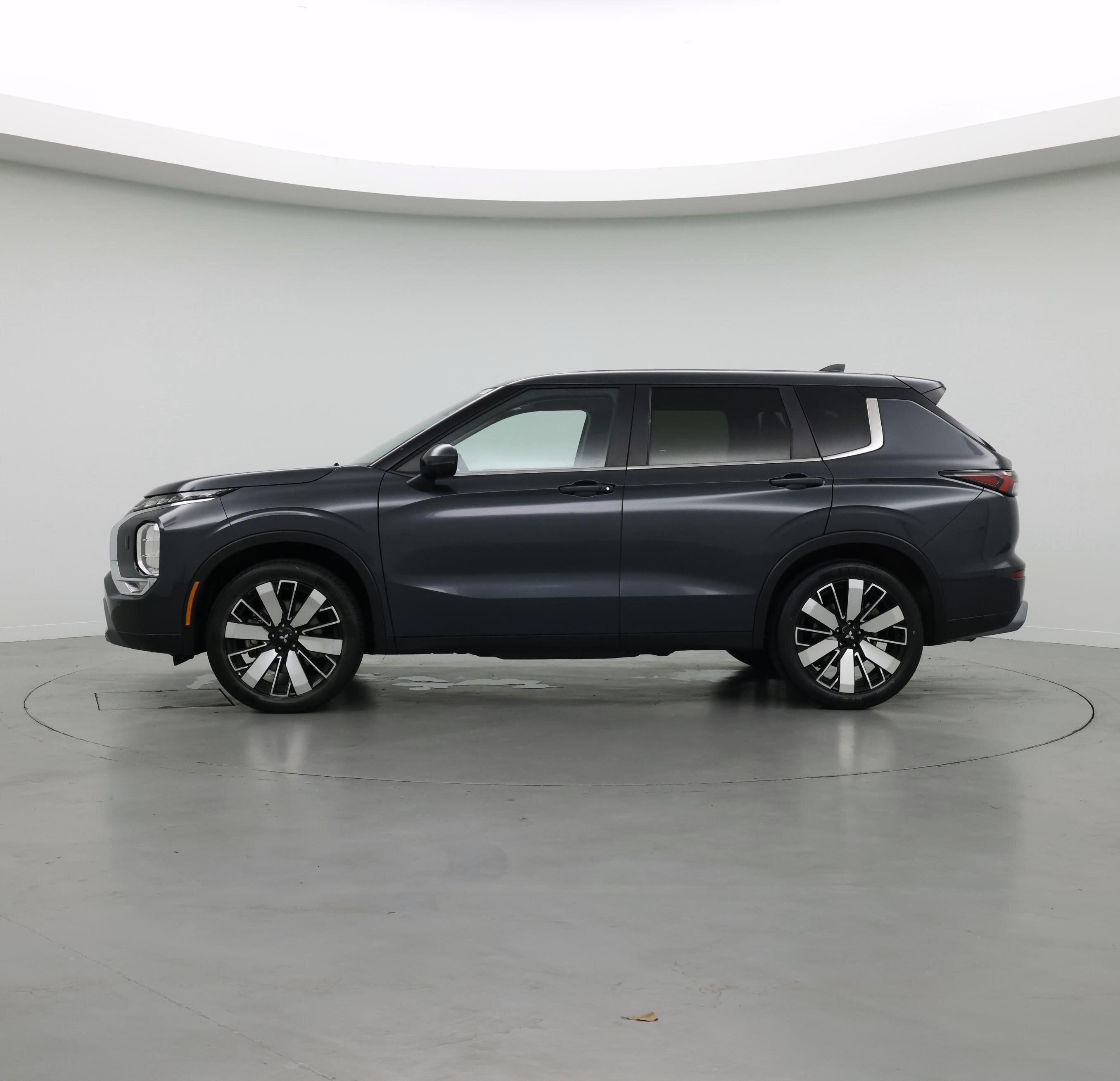 Thumbnail: 2025 Mitsubishi Outlander - 3