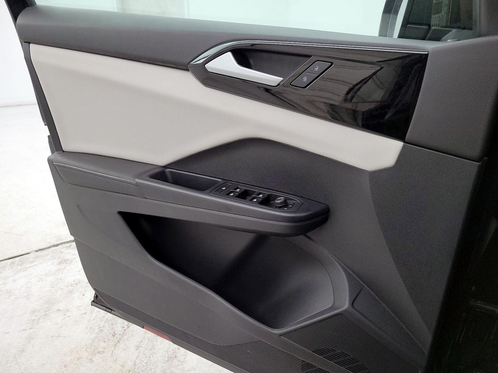 2025 Volkswagen Taos S - Photo 13