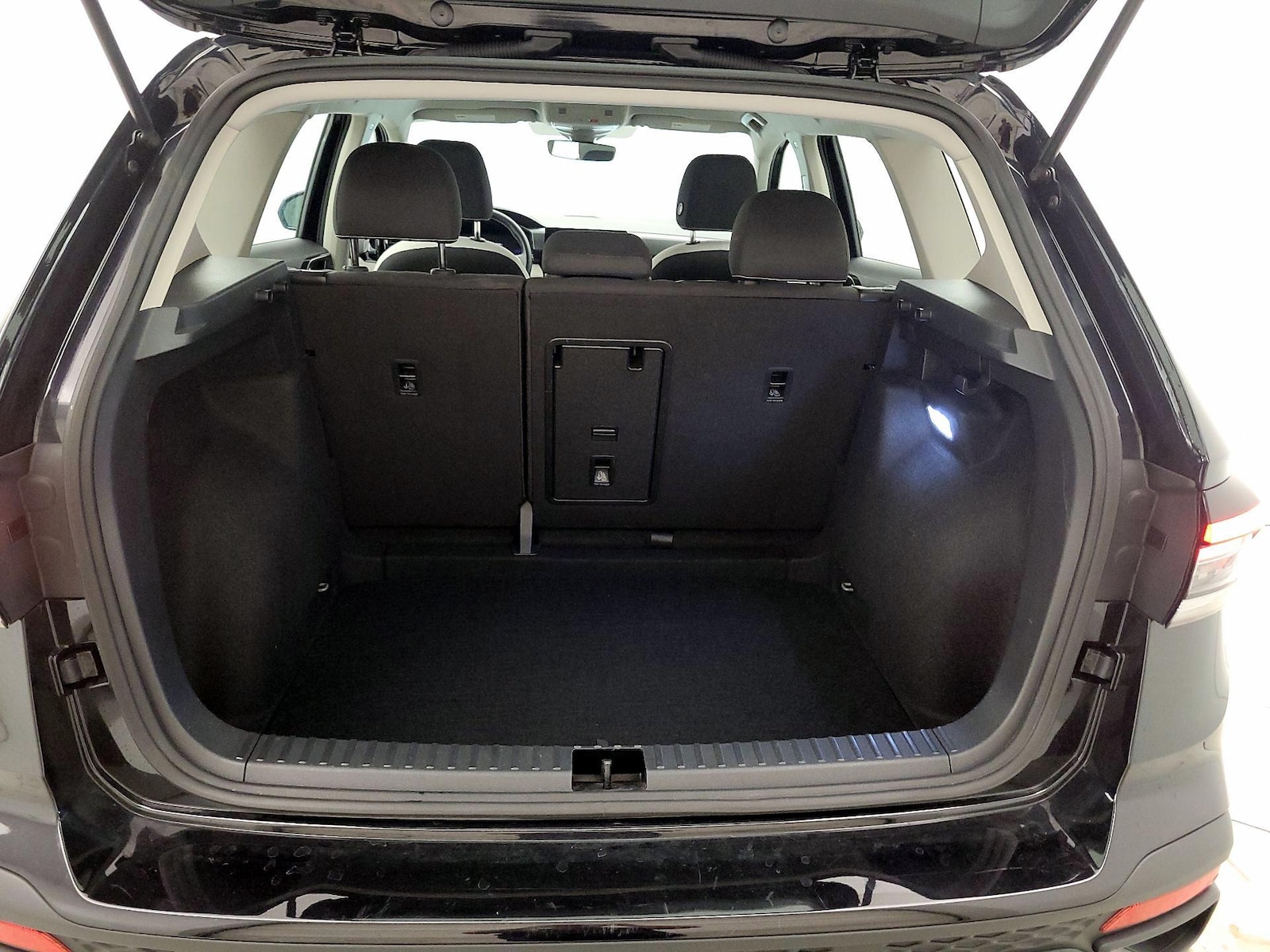 2025 Volkswagen Taos S - Photo 21