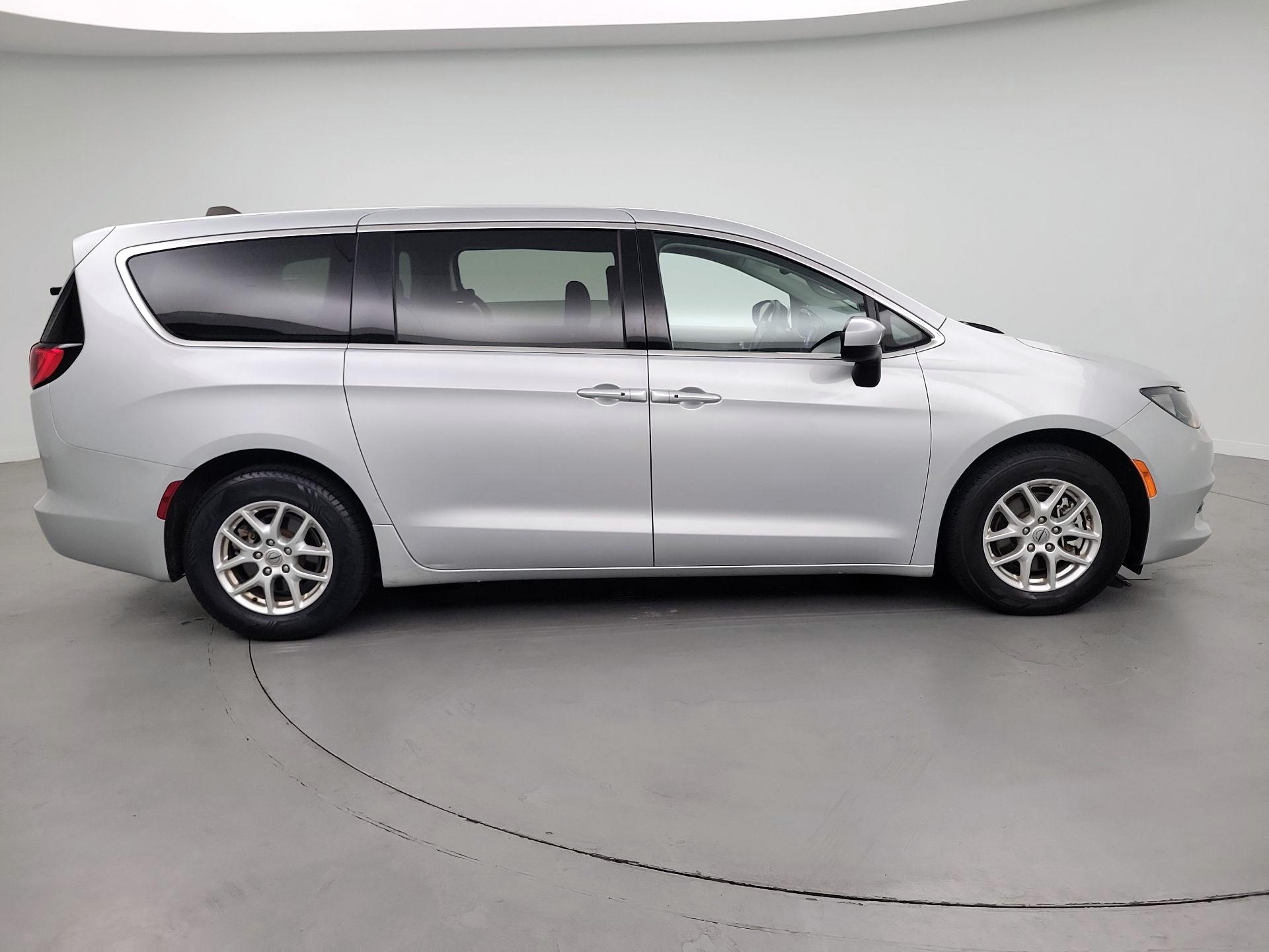 Thumbnail: 2023 Chrysler Voyager - 4
