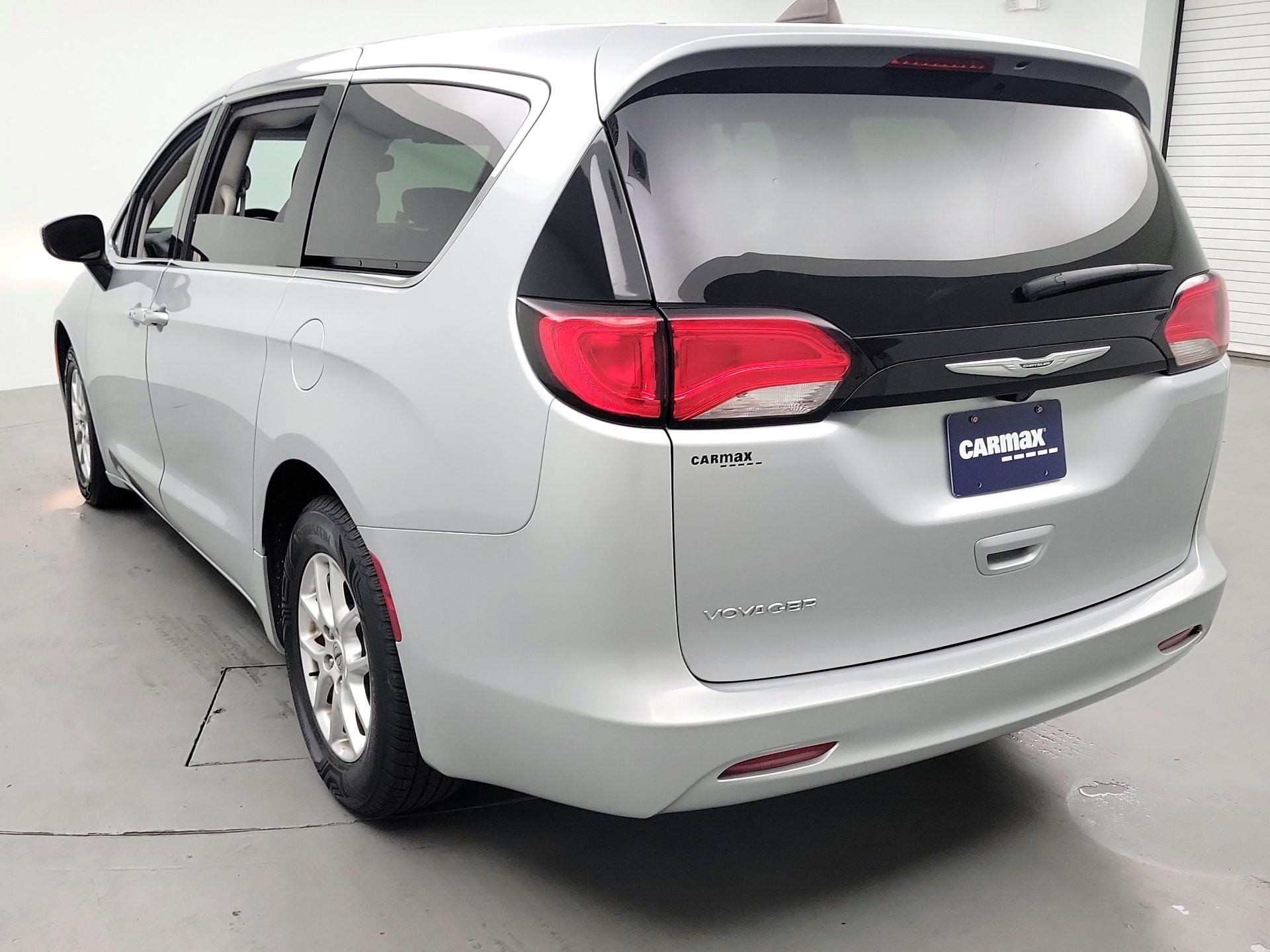 Thumbnail: 2023 Chrysler Voyager - 7