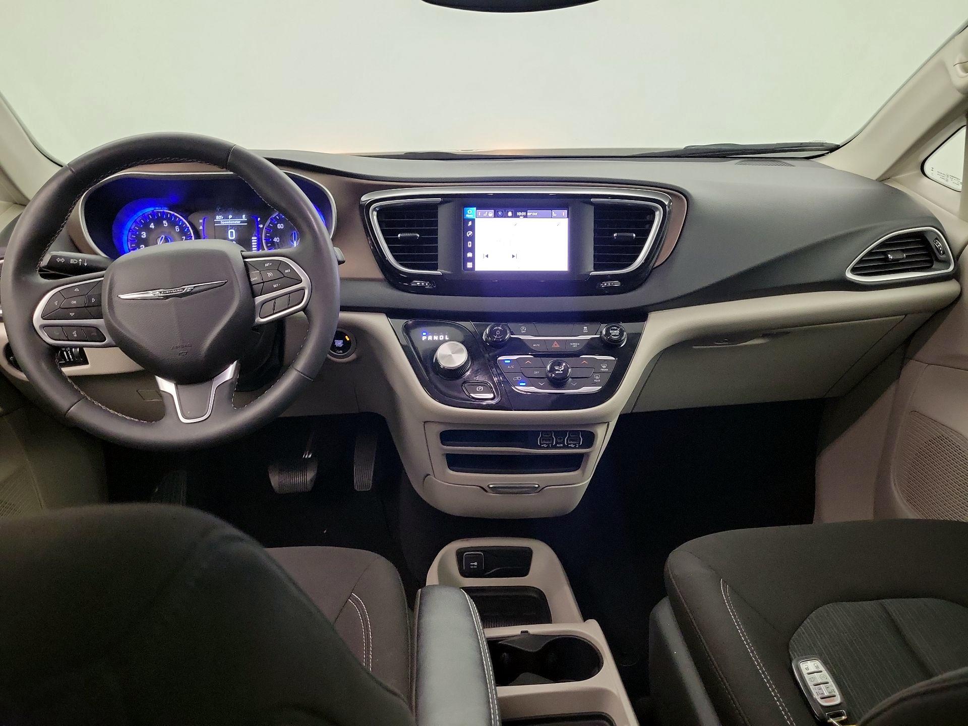 Thumbnail: 2023 Chrysler Voyager - 8