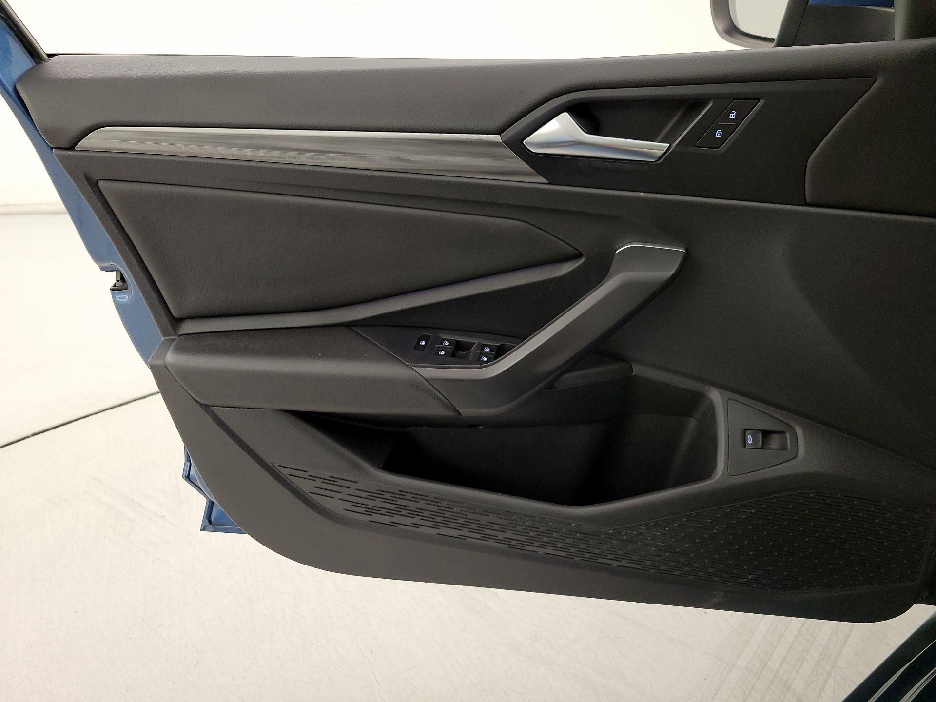 Thumbnail: 2019 Volkswagen Jetta - 12