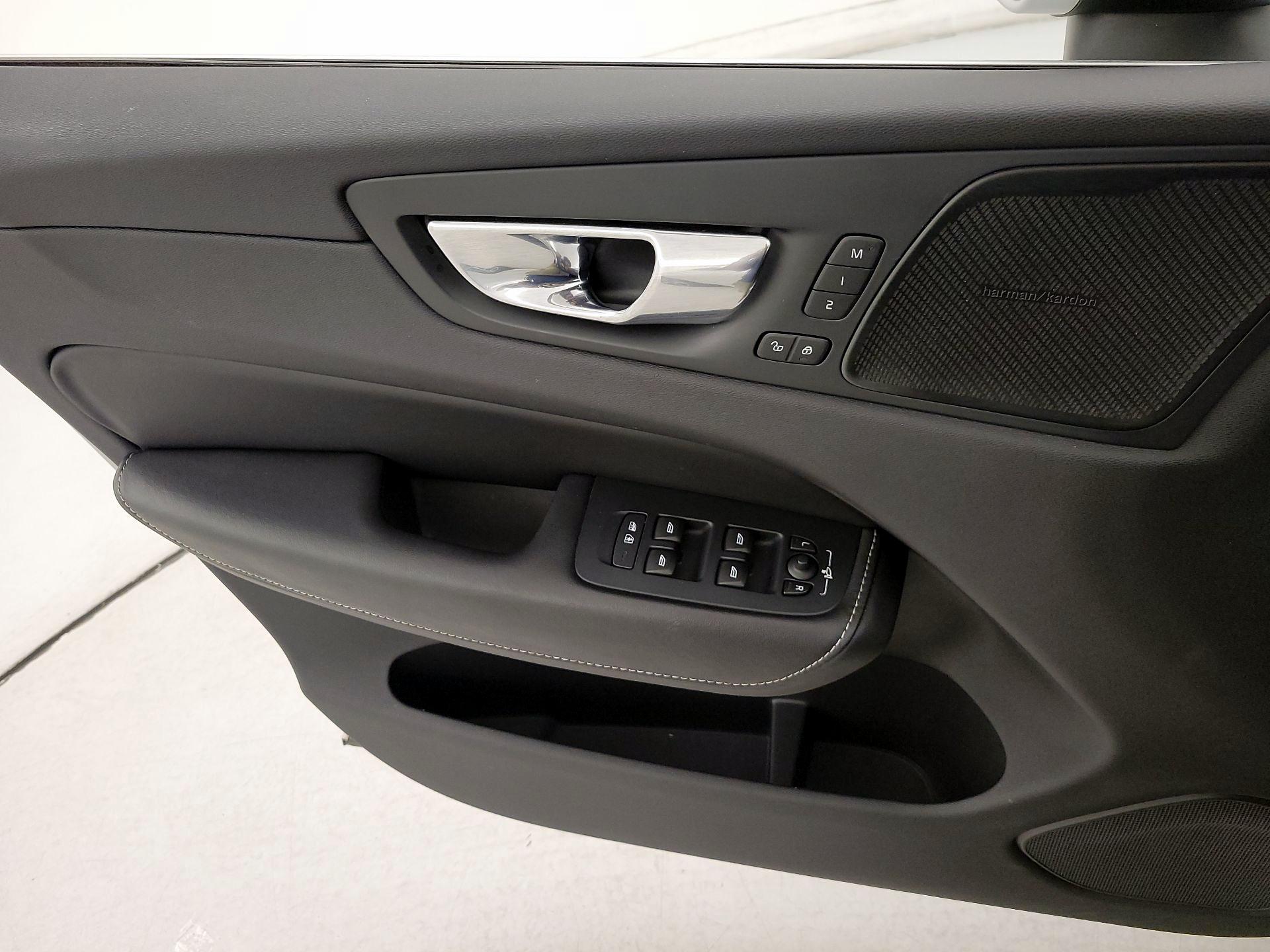 Thumbnail: 2019 Volvo XC60 - 12