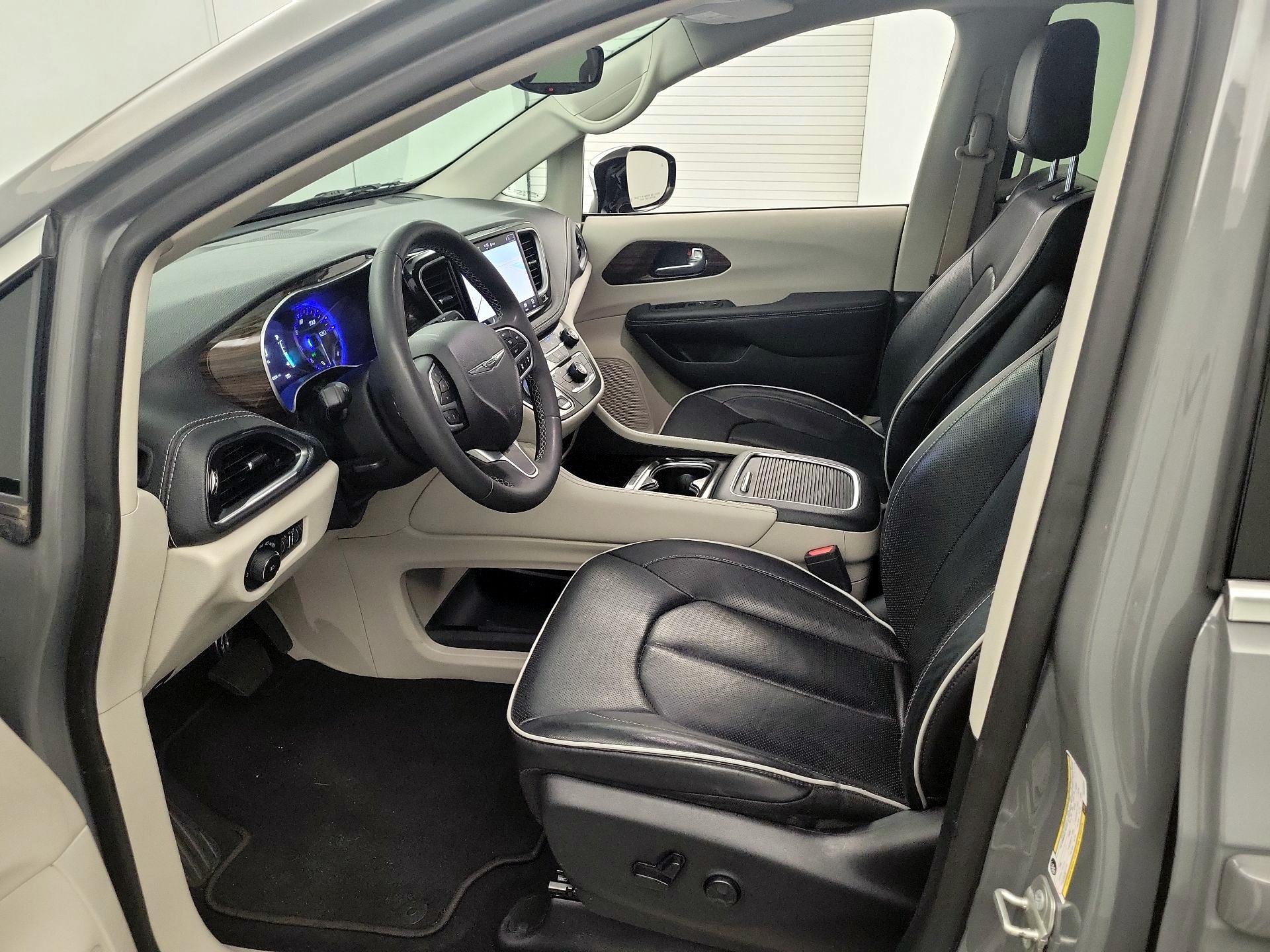 Thumbnail: 2023 Chrysler Pacifica - 9