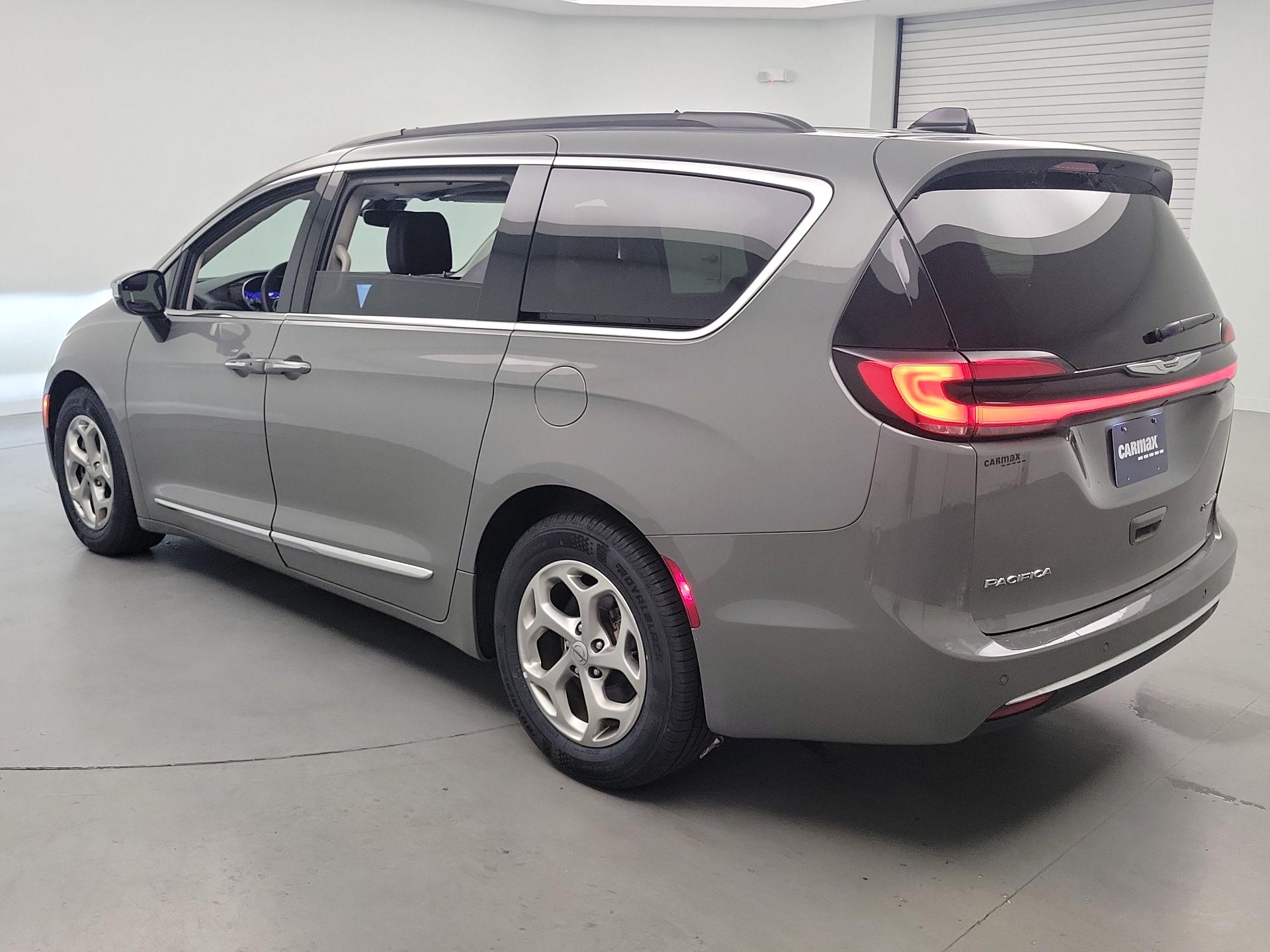 Thumbnail: 2023 Chrysler Pacifica - 7