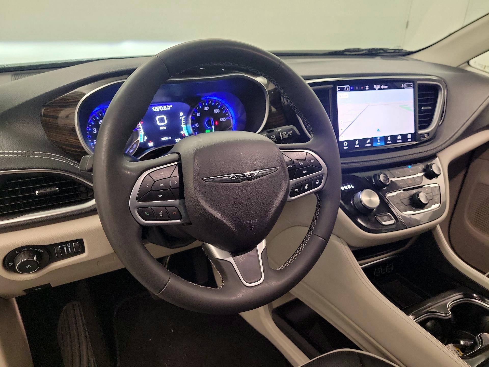 Thumbnail: 2023 Chrysler Pacifica - 8