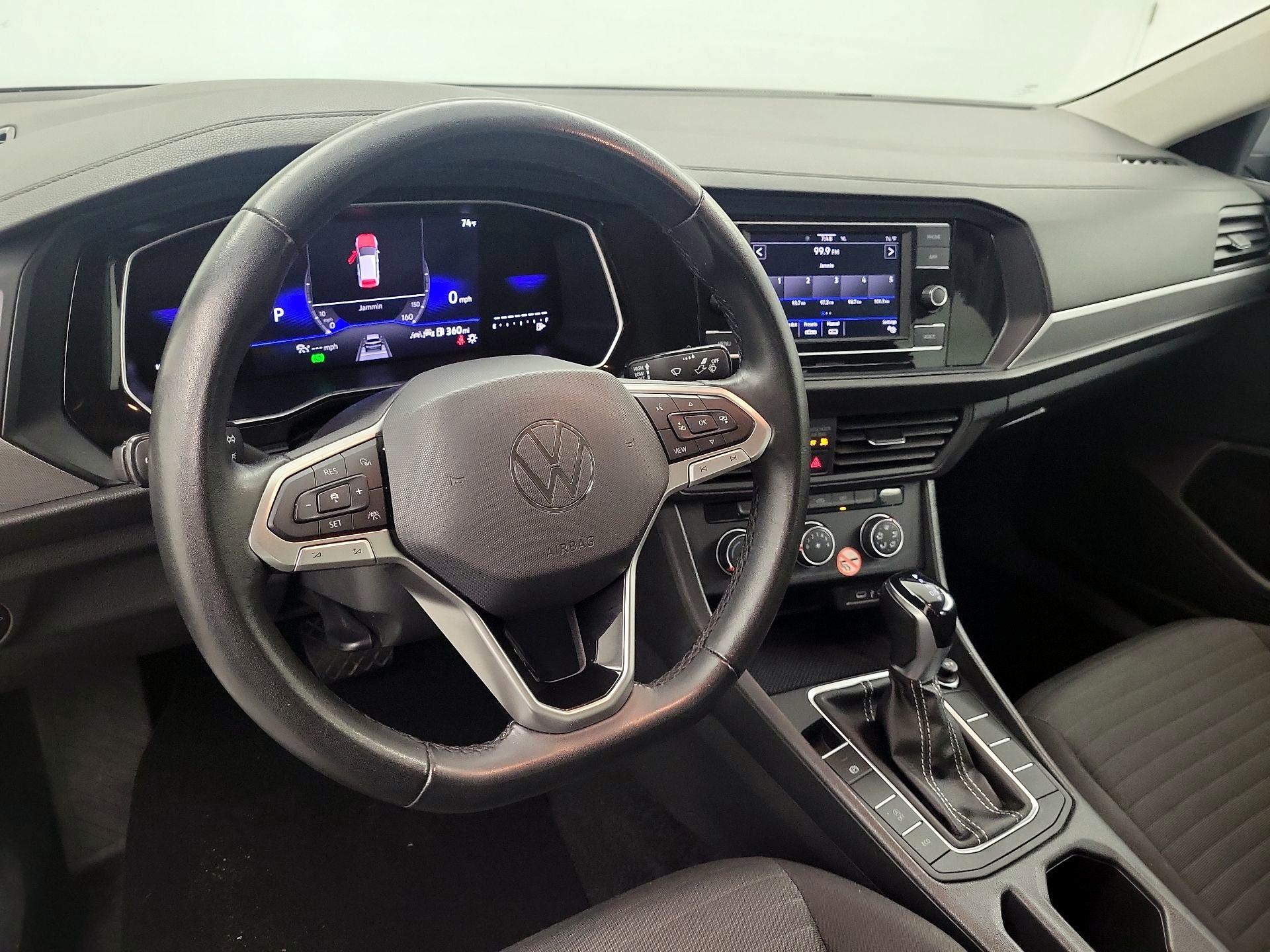 Thumbnail: 2024 Volkswagen Jetta - 9
