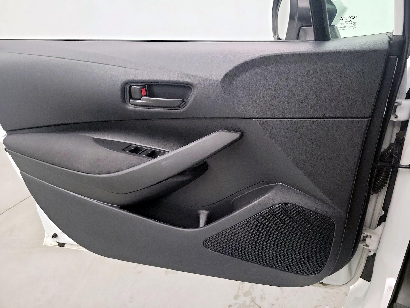 2024 Toyota Corolla LE - Photo 11